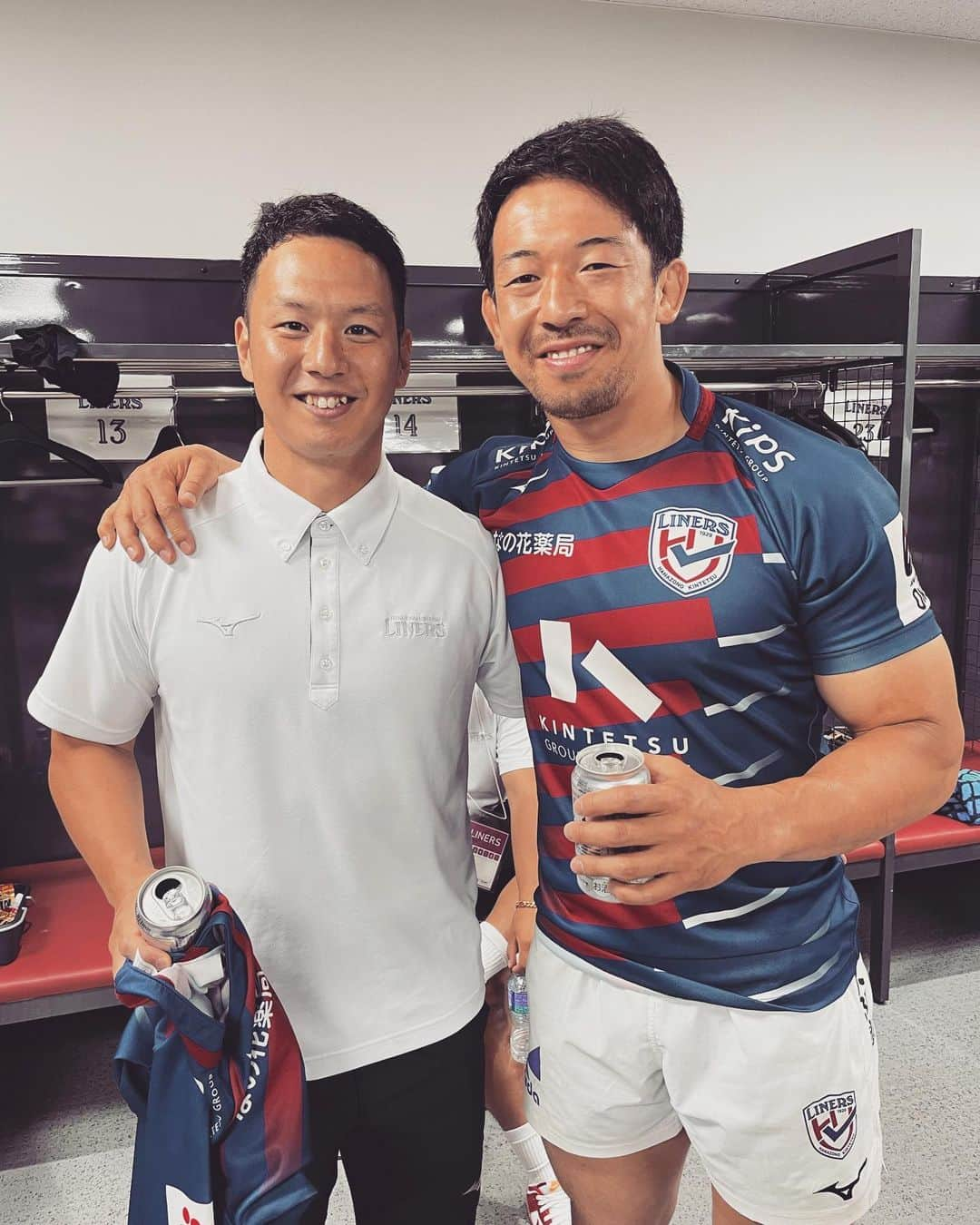 村田毅さんのインスタグラム写真 - (村田毅Instagram)「2022-2023 Season✅  大阪に来て初めてのシーズン、タフなシーズンでしたが、ライナーズには素晴らしい人間がたくさんいて、このチームの一員として最後まで戦い抜くことができて幸せでした🙏  入れ替え戦というのは何度やっても心臓に悪い。個人としても学び続けることを止めずに変化して、もっとレベルアップできるように全力を尽くします。  これからも花園近鉄ライナーズの応援をよろしくお願いします🔥  #花園近鉄ライナーズ #近鉄漢 #感謝  今シーズンもサポートありがとうございました🙏🙏 #ASICS　@asics_japan  #KENTAI　@kentai_official」5月14日 11時31分 - tsuyoshimurata1215