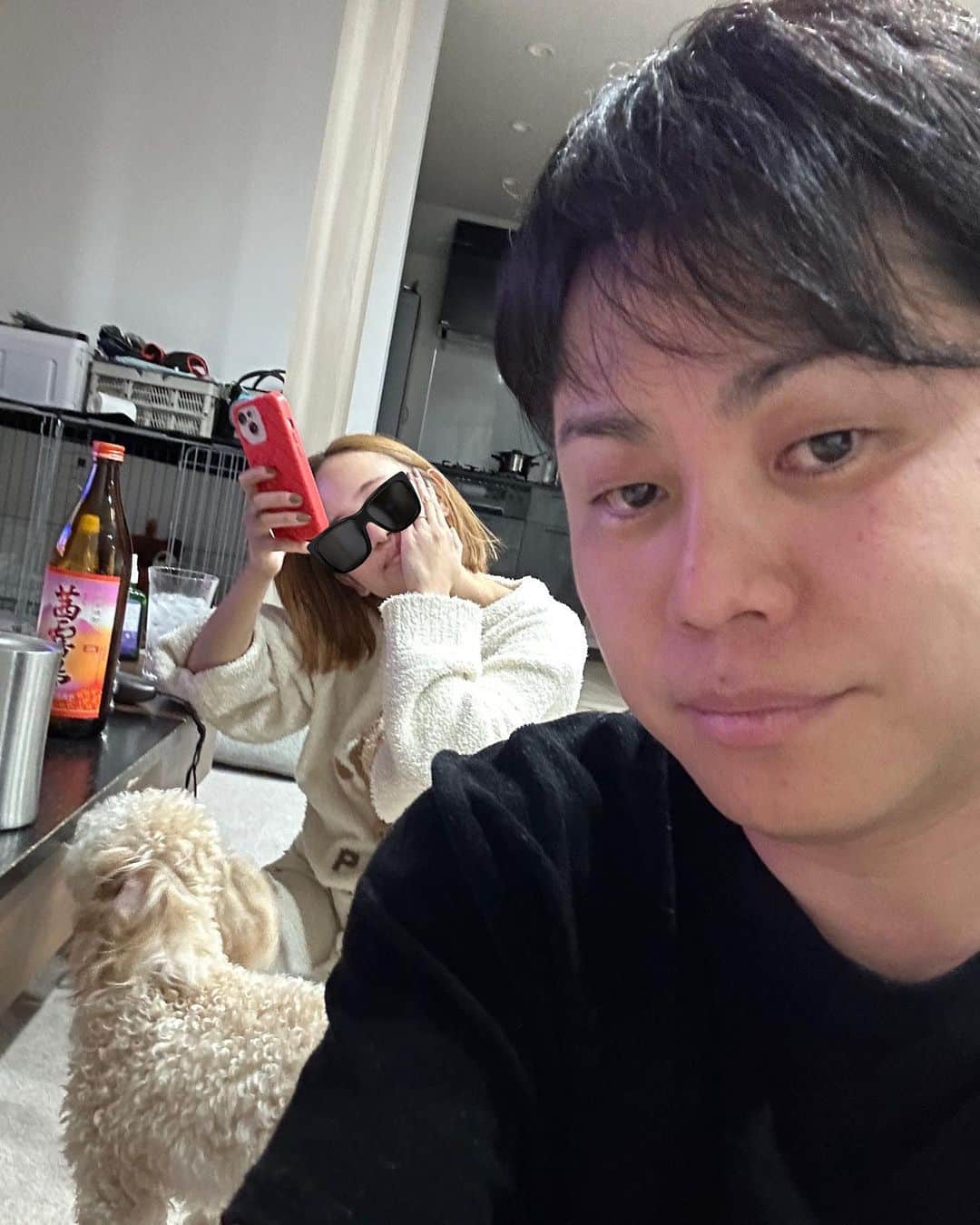 井上裕介のインスタグラム：「#嫁 #家族 #久々 #晩酌 #幸せ #かどうかは #人次第」