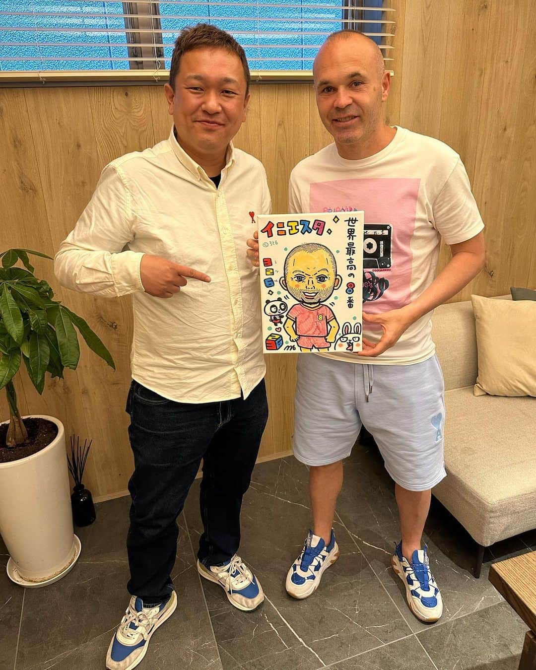 326さんのインスタグラム写真 - (326Instagram)「Andres!! HAPPY BIRTHDAY❣️  ナカムラミツルさんの絵を プレゼントしました。  @andresiniesta8  @kohjisun  @nakamura326   #football  #soccer  #art  #芸術  #sports  #アパレル」5月14日 11時34分 - nakamura326