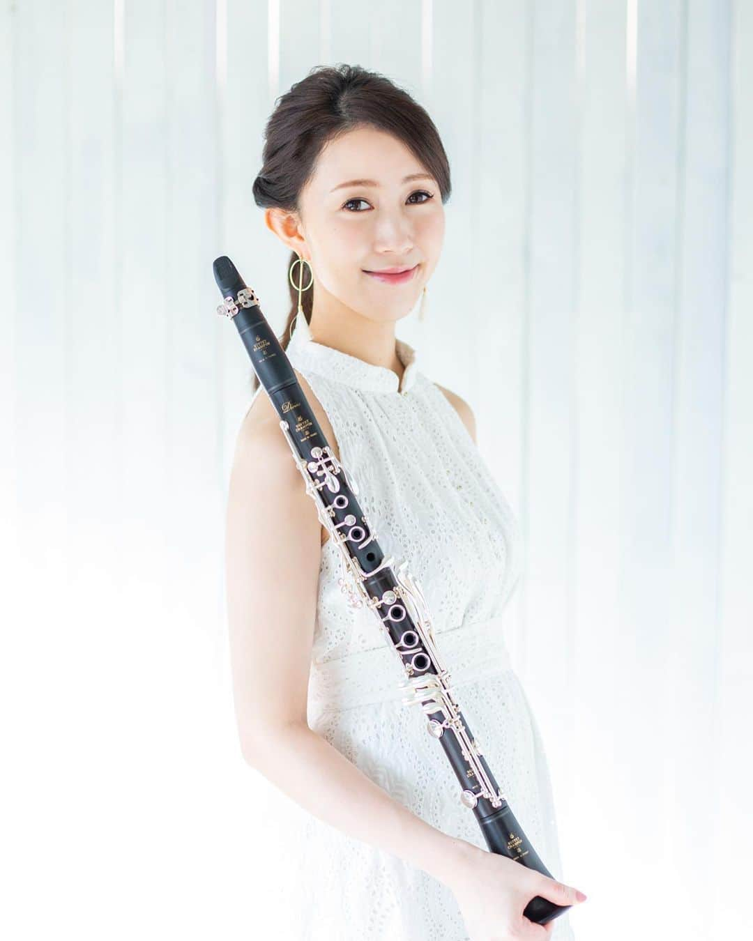 若林愛さんのインスタグラム写真 - (若林愛Instagram)「クラリネット専門誌TheClarinet vol.77に掲載していただいています♪  スペシャルコンテンツの、 演奏家、楽器の行く末は… クラリネットのまだ見ぬ未来 のコーナーです♪  TheClarinetは今回で紙面での発売が終了。 完全にWEBへ移行するそうです！ 唯一のクラリネット専門誌だったので寂しいですが、時代とともに形は変わりますもんね！ WEB版のTheClarinetもこれからも楽しみにしています🥰  photo by @ayaneshindo ❤️ . #theclarinet #ザクラリネット #専門誌 #clarinet #クラリネット #wearebuffet #ビュッフェクランポン #buffetcrampon #also #アルソ出版 #yanysixs #リガチャー #yanagisawa」5月14日 11時34分 - megumi.cl