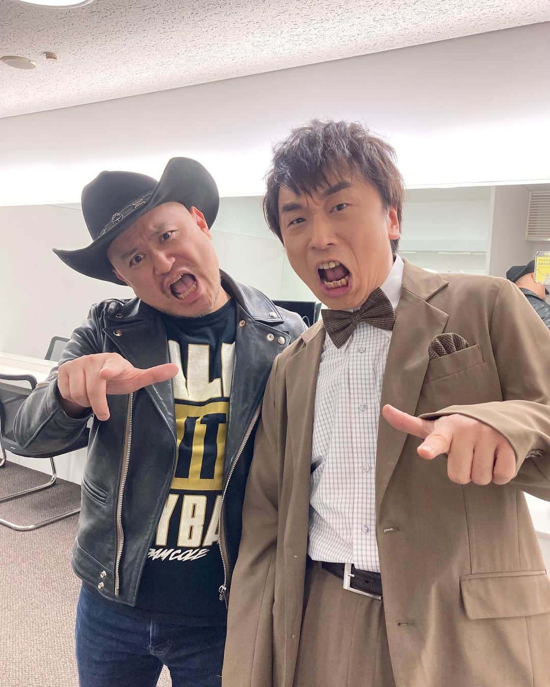 関智一のインスタグラム：「大好きなザコシさんに一緒に撮って貰いました！ シュー　は？  #メタバースTV」