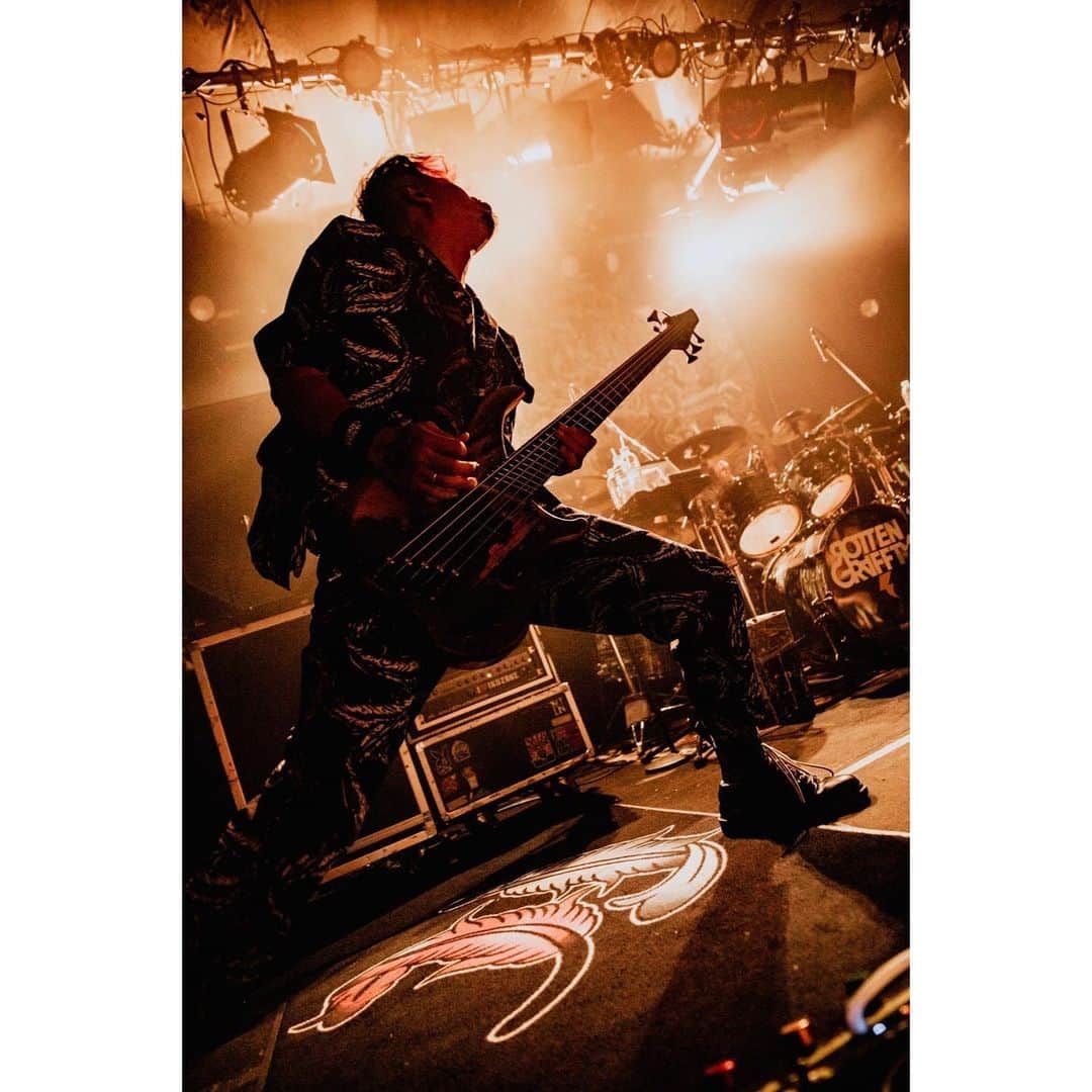 侑威地さんのインスタグラム写真 - (侑威地Instagram)「SPARK!!SOUND!!SHOW!!TOUR ”音樂”@盛岡CLUB CHANGE WAVE  photo by @kawado_photo  #rottengraffty #spark!!sound!!show!!」5月14日 11時44分 - yuichi_rotten