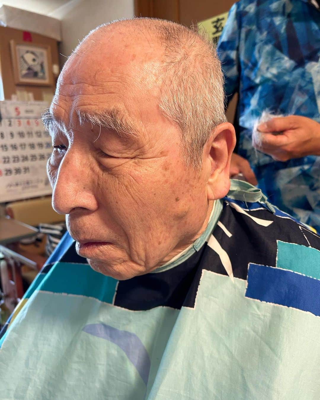 KAORUさんのインスタグラム写真 - (KAORUInstagram)「#訪問床屋 💈さんが 数日前に来てくれて #両親 をキレイにしてくれました🥰  本日 #母の日  昨日は #親友 が来てくれて #お土産 頂きました😉 今日は #姉 が来てくれました😊 愛されてるね、 #ママ ちゃん😍  #嬉しい」5月14日 11時45分 - yukisaku_88