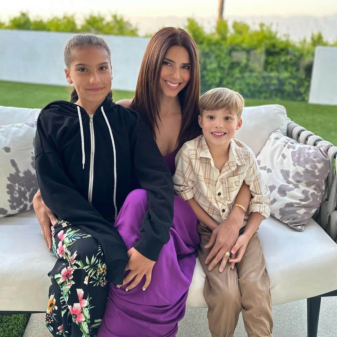 ロゼリン・サンチェスのインスタグラム：「Demasiado agradecida a Dios, mis ángeles y la vida por brindarme la oportunidad de ser madre… Beautiful day with my biggest accomplishment, my pride and joy… Sebella Rose & Dylan Gabriel!  Beautiful Mother’s Day 💕  @ebwinter and my one and only incredible mother-in law Gwen!! Thanks for so much!!   Mañana nos seguimos viendo ⭐️」