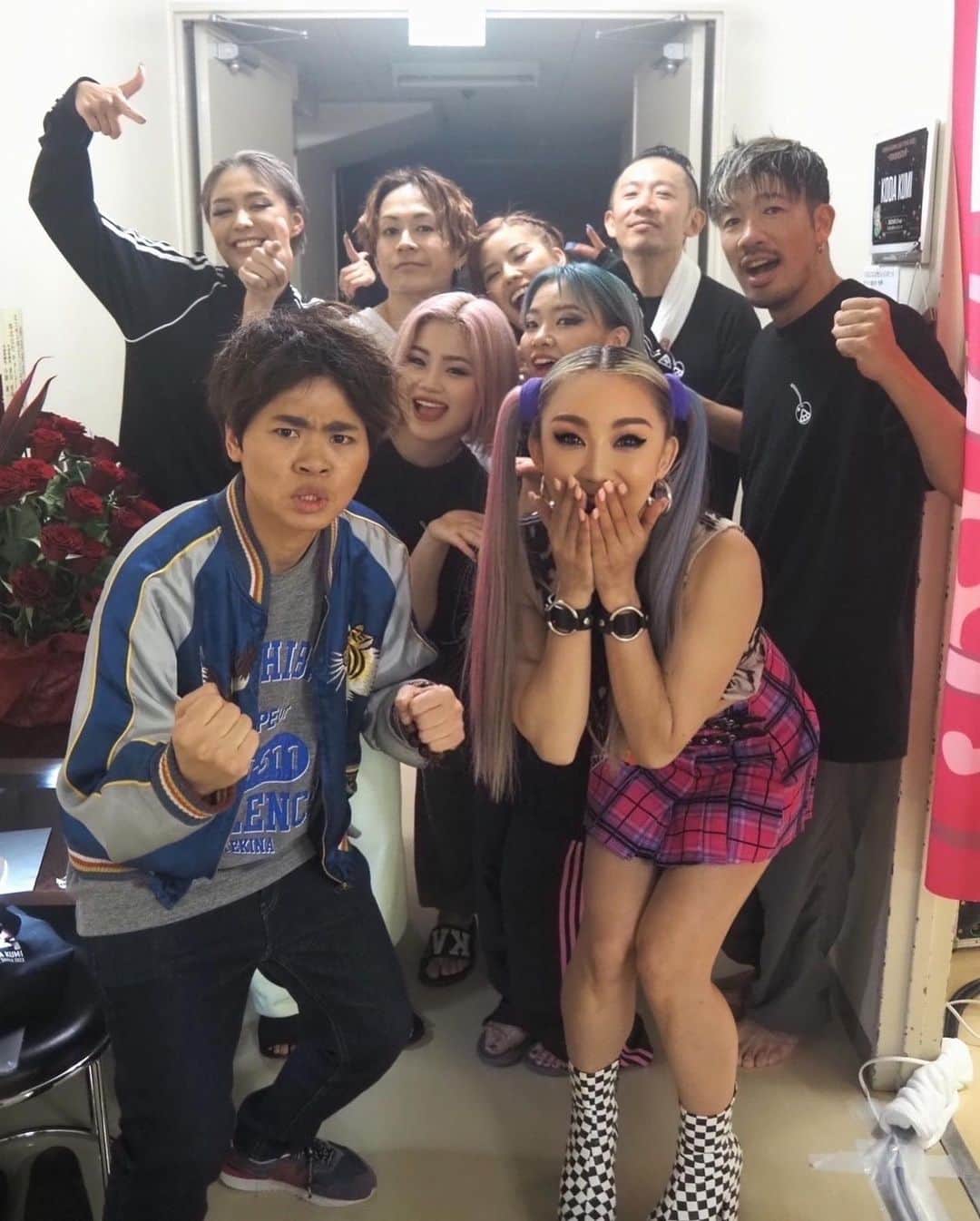 倖田來未のインスタグラム：「. 今日、北九州！！！ めっちゃ盛り上がったー！たのしかったーっっ！！泣けたわー みーも @misono_koda_official がまたもやサプライズ😳！！ ⁡ 浜ちゃん @hahahariu がまさかの！ 結果発表を言いに来てくれました！！！爆笑🤣 ⁡ 出前館までしてくれて、たむけんのカレーセット🍛！笑笑 わざわざ、北九州までありがとうございました！！！ ⁡ #KODATOUR23 #kodakumi #倖田來未」