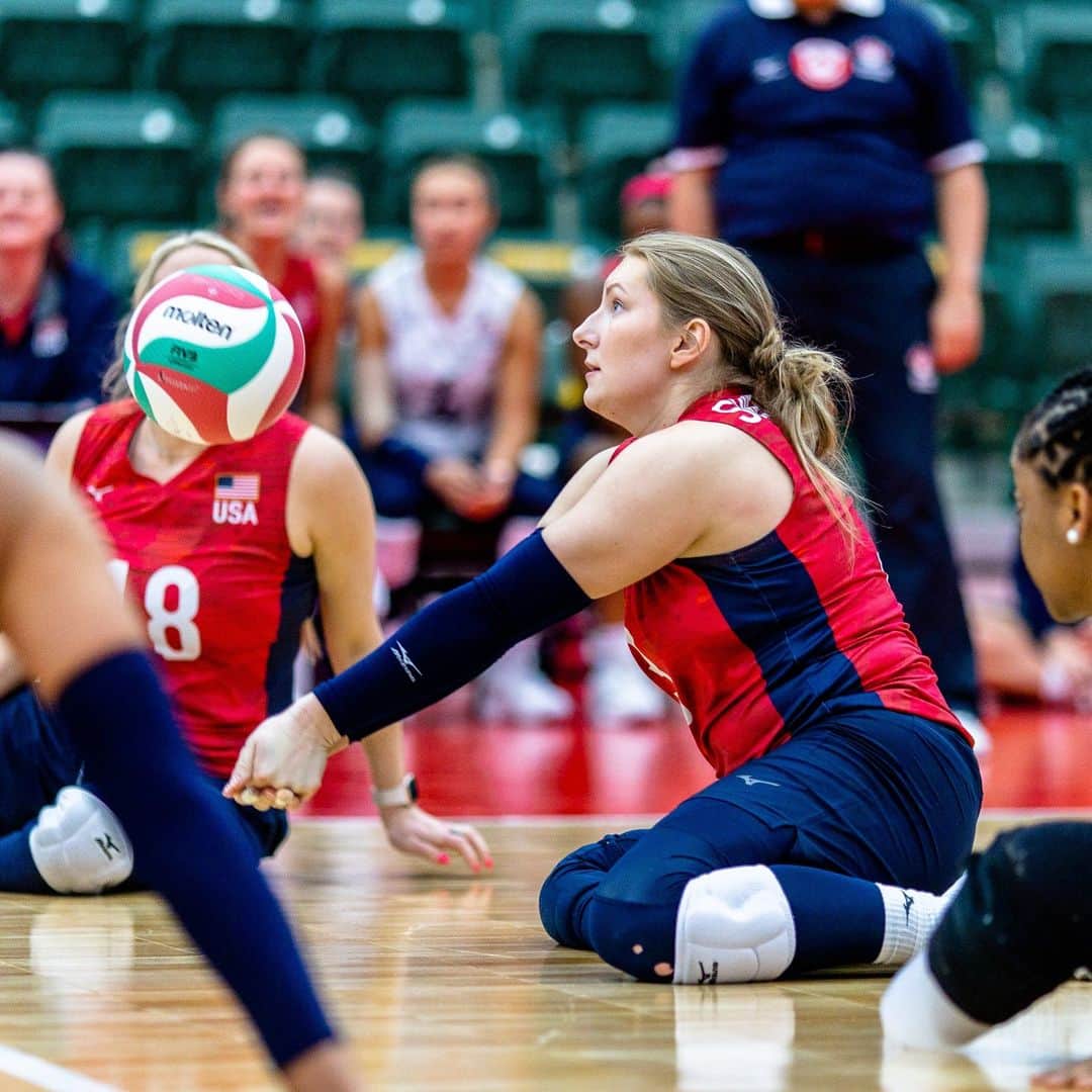 USA Volleyballさんのインスタグラム写真 - (USA VolleyballInstagram)「That's a wrap for the U.S. Women's Sitting National Team from Edmonton. They finished their five matches tonight with another exhibition against Canada.  Canada won this bout, 3-2 (25-19, 20-25, 25-12, 22-25, 17-15). Nicky Nieves led the U.S. with 15 points and Lora Webster had 12. Maddy Ball, Tia Edwards and Makenzie Franklin each scored eight.」5月14日 12時27分 - usavolleyball
