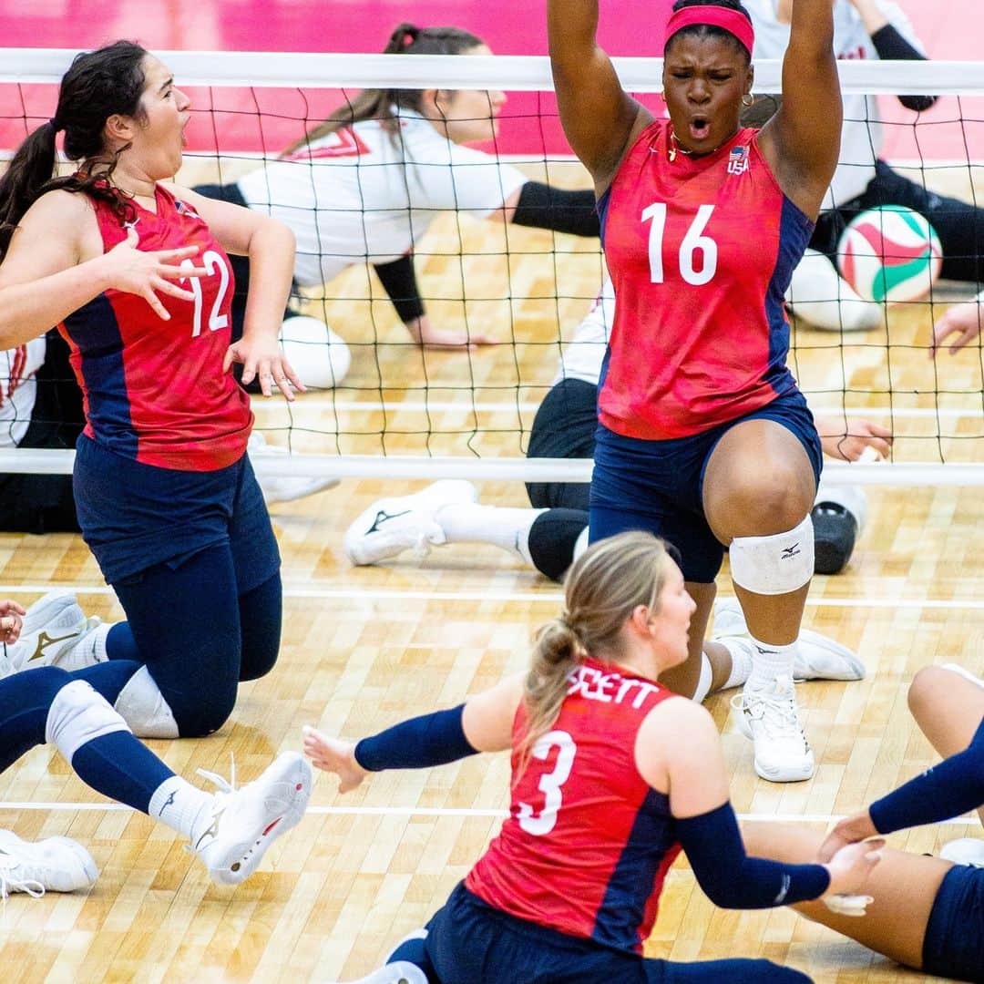 USA Volleyballさんのインスタグラム写真 - (USA VolleyballInstagram)「That's a wrap for the U.S. Women's Sitting National Team from Edmonton. They finished their five matches tonight with another exhibition against Canada.  Canada won this bout, 3-2 (25-19, 20-25, 25-12, 22-25, 17-15). Nicky Nieves led the U.S. with 15 points and Lora Webster had 12. Maddy Ball, Tia Edwards and Makenzie Franklin each scored eight.」5月14日 12時27分 - usavolleyball