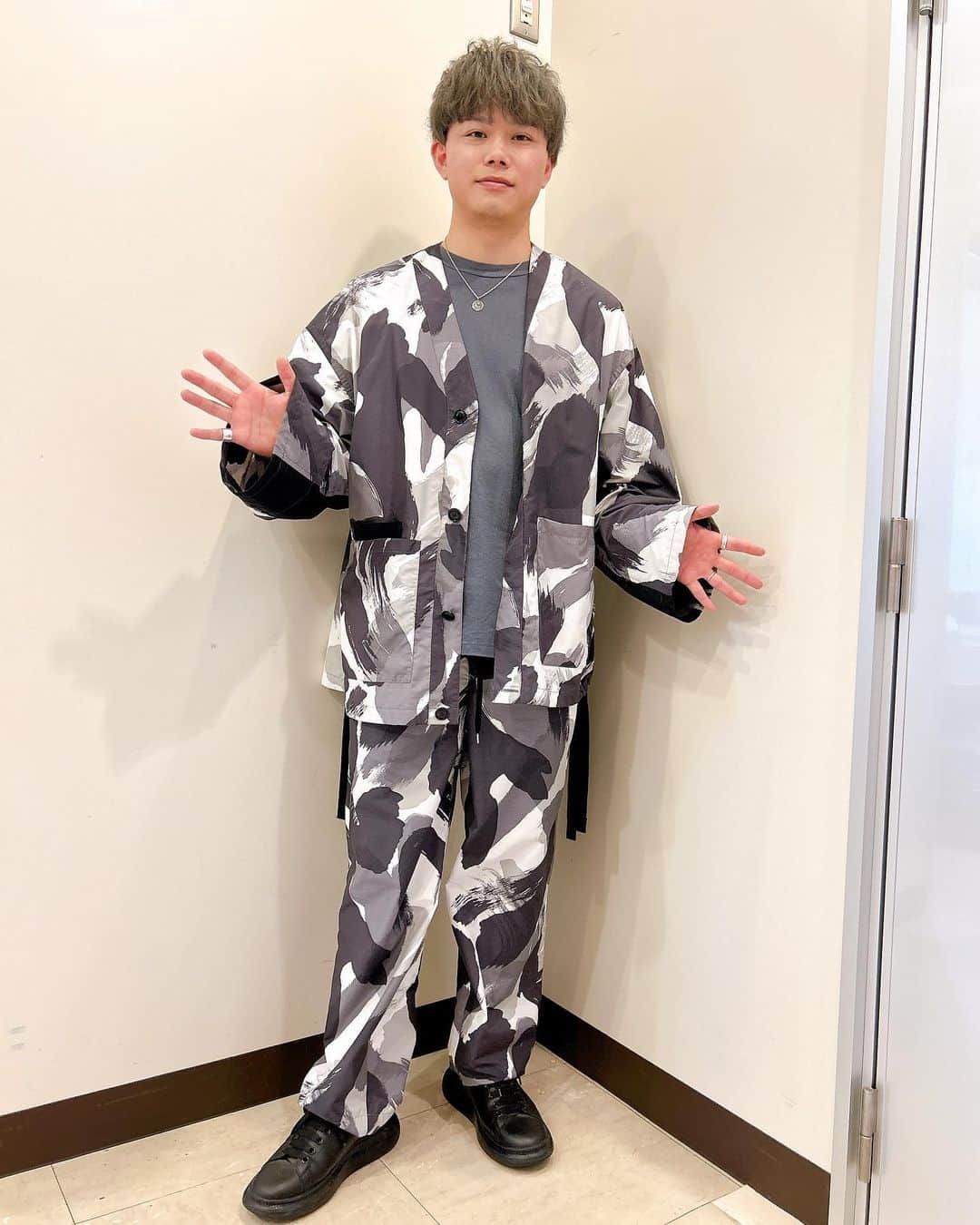 竹内栄治のインスタグラム：「昨日の上映会イベント後にソロでも👍 配信アーカイブは1週間見られるみたいなので是非ぜひ！ #ヒプマイ8thライブ発売記念上映会」