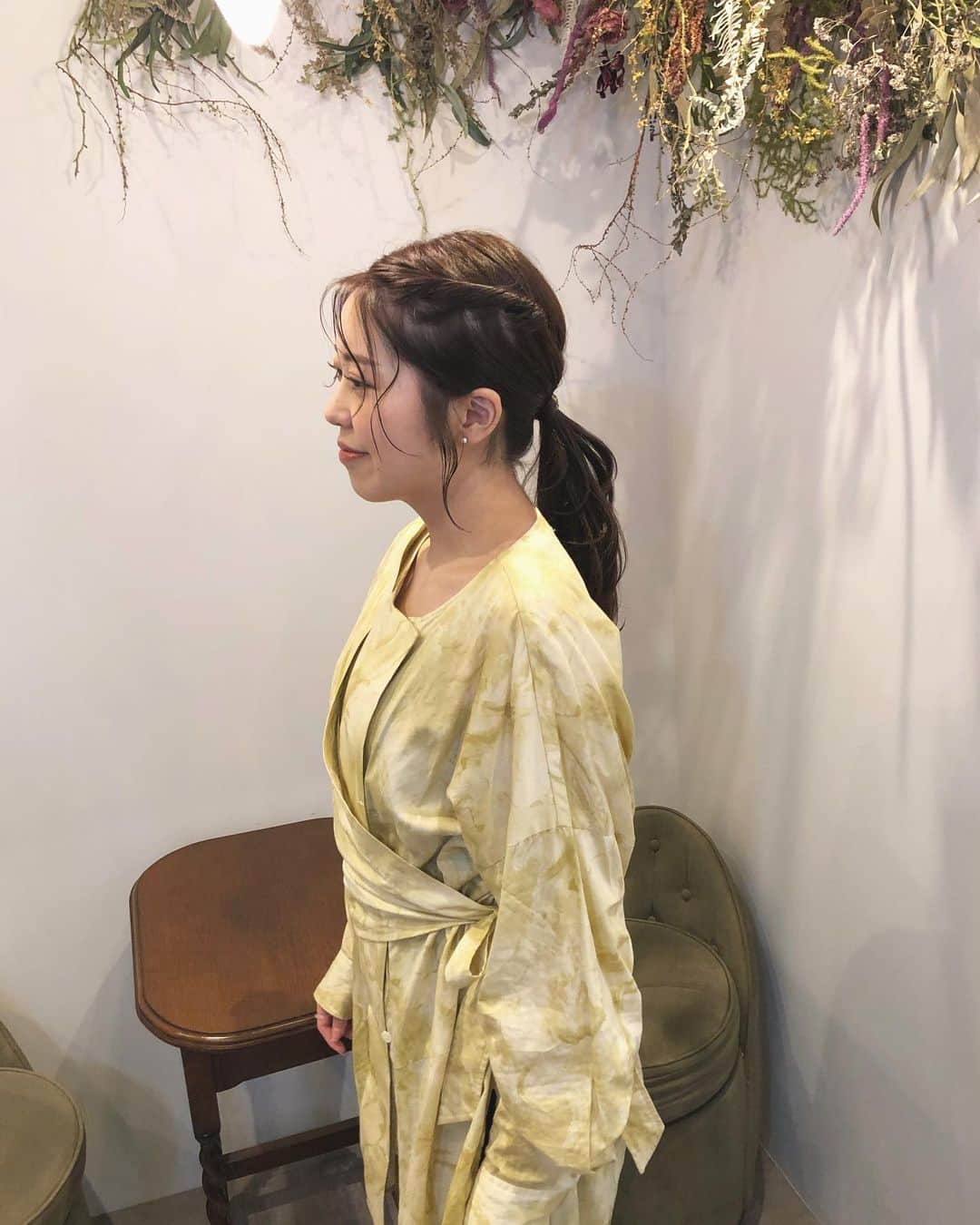 kawamura_takashi_camのインスタグラム：「簡単ポニーテール 顔まわりネジネジして 後ろで１つ結びして 後れ毛クネクネすれば完成  いつも有難うございます またお待ちしてます  #pong #放出 #放出美容室 #今福鶴見美容室 #蒲生四丁目 #緑橋 #深江橋 #鶴見区 #鶴見区美容室 #古民家美容室 #アンティーク家具 #蒲生四丁目美容室 #緑橋美容室 #深江橋美容室 #今福鶴見 #駅近 #駅近美容室 #商店街 #oggiotto #tokio  ヘアアレンジ & ヘアセット 河村タカシ」