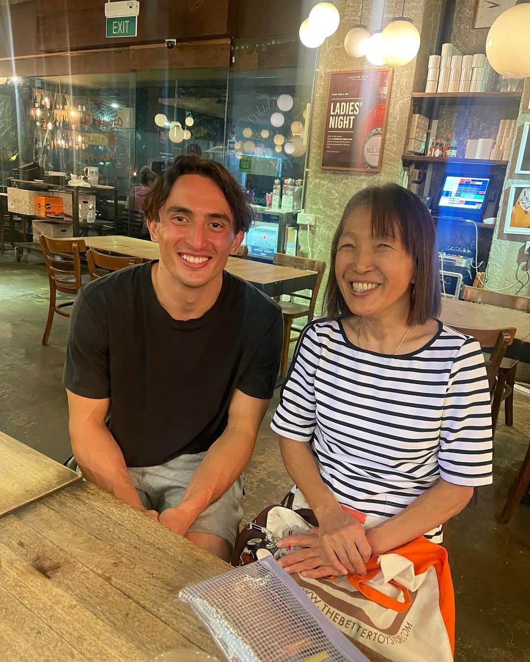 佐藤マクファーレン優樹のインスタグラム：「Happy Mother’s Day 💐  I’m lucky to have a mother like you ☺️  喧嘩を何回も何回もしたけど、何度でも人生やり直してもお母さんの息子になりたいよ  これからも健康でいてね😉  ********************************** #happymothersday #mothersday #mother #thankyou #family #singapore #母の日 #親子 #感謝 #家族」
