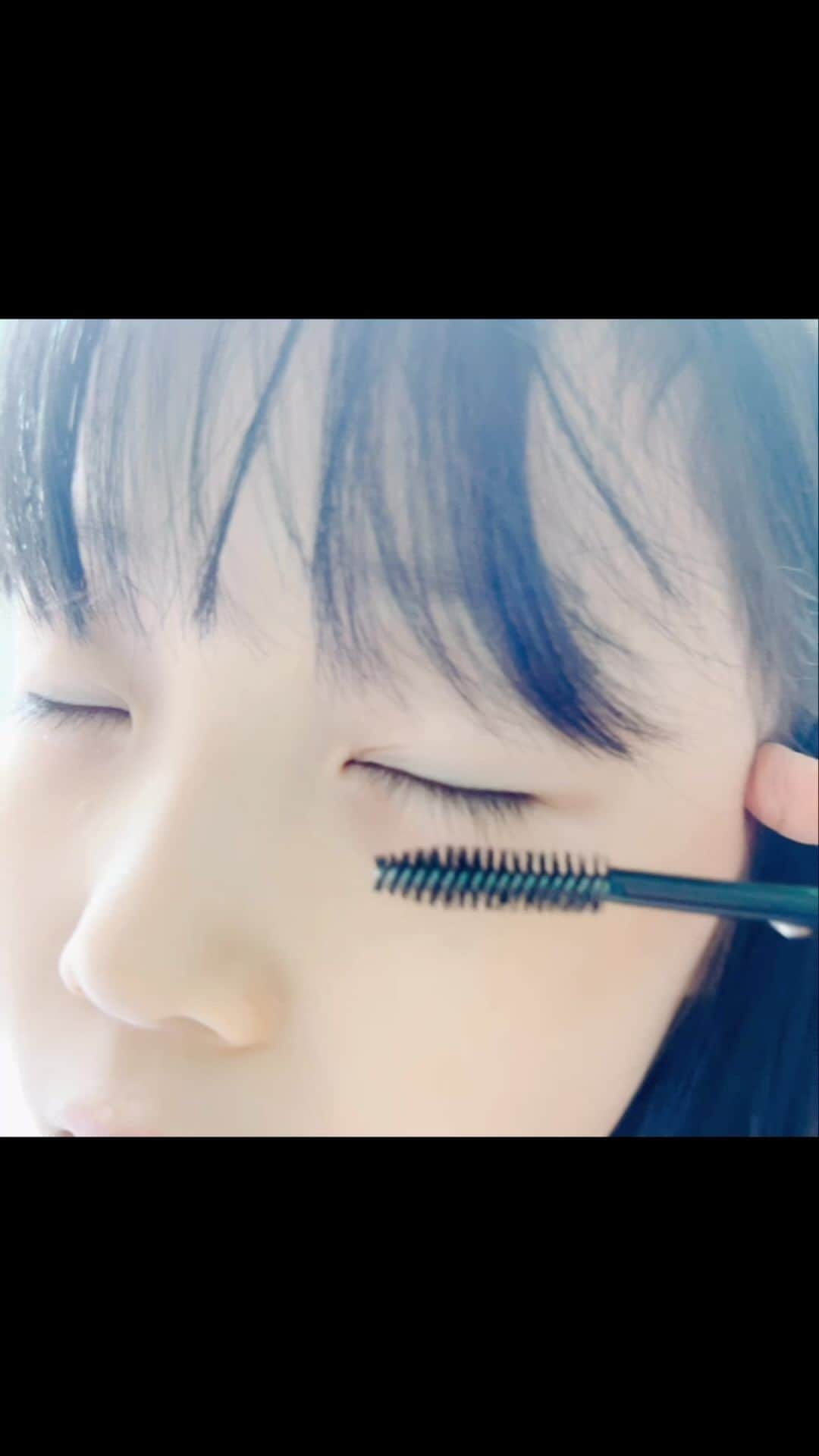 高橋ミカのインスタグラム：「私が、まつ毛美容液やってると、必ず、『私もやってー』と、来る🤣🤣 8歳から、美容の英才教育だわな🤣🤣 @ukima_2022  子供にも❤️綺麗な、まつ毛になりますように←（完全親ばかです）」