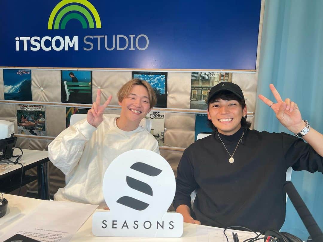 藤井達也のインスタグラム：「SEASONS RADIO ありがとうございました😊  国生優太くんがきてくれました！ 久しぶりえて嬉しかった‼️  そして、彼は熱い男だね👨 リリースもおめでとう🎉 #たまプラーザ #FMサルース」