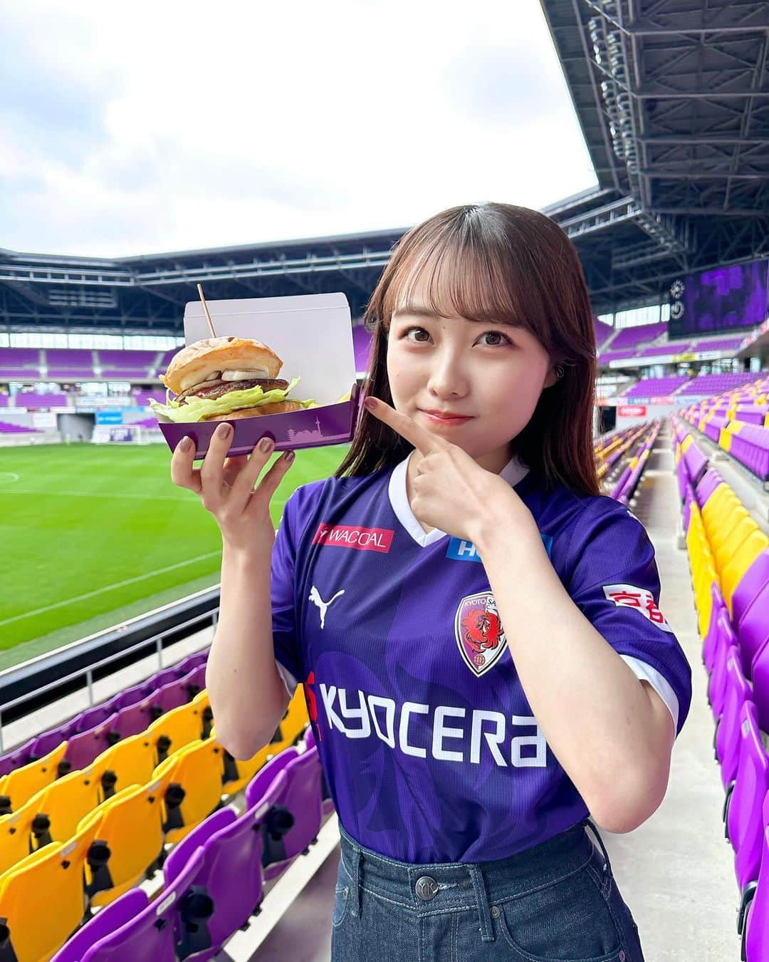 志賀可奈子さんのインスタグラム写真 - (志賀可奈子Instagram)「本日のスタグル！🍔  BEETさんの「BEETバーガー」 G's STANDさんの「塩だれ牛タン飯」 種類が豊富で巡るだけで楽しい…☺️ 見た目もボリューム満点なのでテンション上がります💯  #セレッソ大阪 戦は13時半キックオフ！ 勝つぞーーー！！❤️‍🔥❤️‍🔥  #京都サンガ」5月14日 12時49分 - kanapan_ya