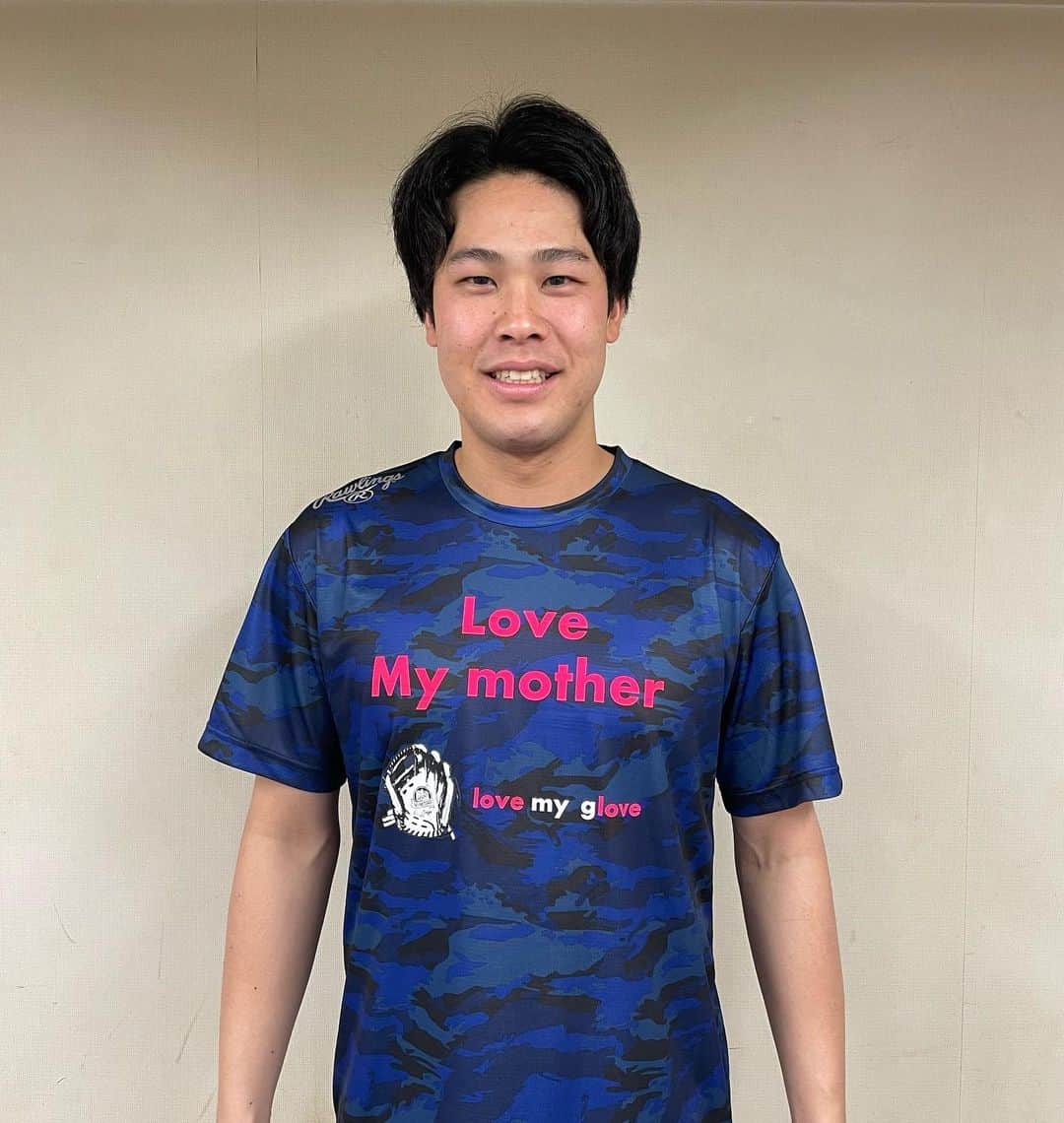 藤井皓哉のインスタグラム：「. happy mothers day✨  @rawlings_japan_llc   #母の日 #ローリングス」