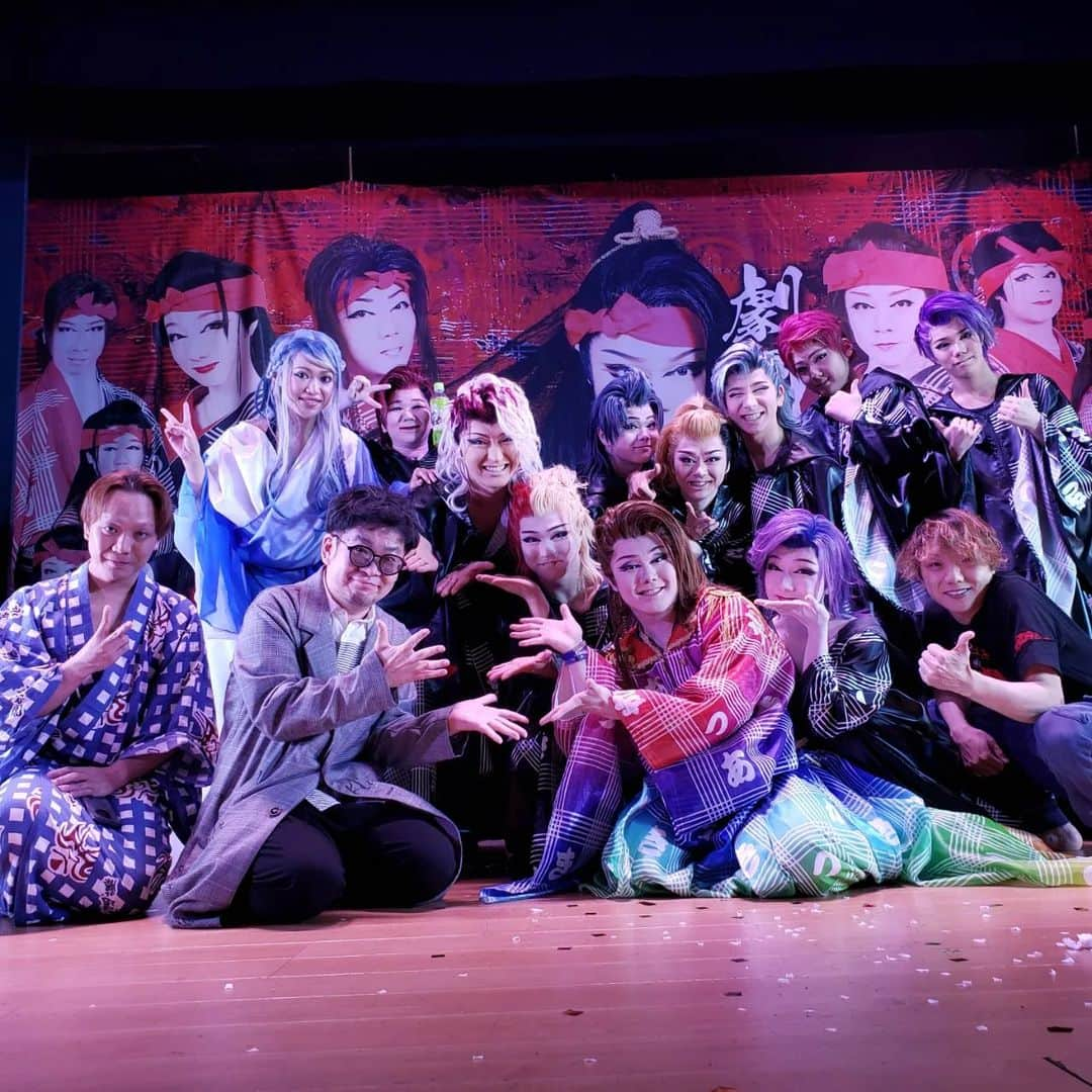 坪田塁さんのインスタグラム写真 - (坪田塁Instagram)「⁡ 劇団暁 三咲暁人襲名公演⁡ とても華々しく晴々しい舞台でした。⁡ ⁡ この歴史的な日に『ライジング・サン』という脚本でお祝いの末席に連なることができてこの上ない幸せです。⁡  皆様、如何でしたでしょうか？ ⁡ ──暁七つだ。太陽が、太陽が昇る！⁡ ⁡ 暁人座長、大変おめでとうございます。⁡ ⁡ #三咲暁人⁡ #劇団暁⁡ #浅草木馬館」5月14日 13時00分 - rui_tsubota