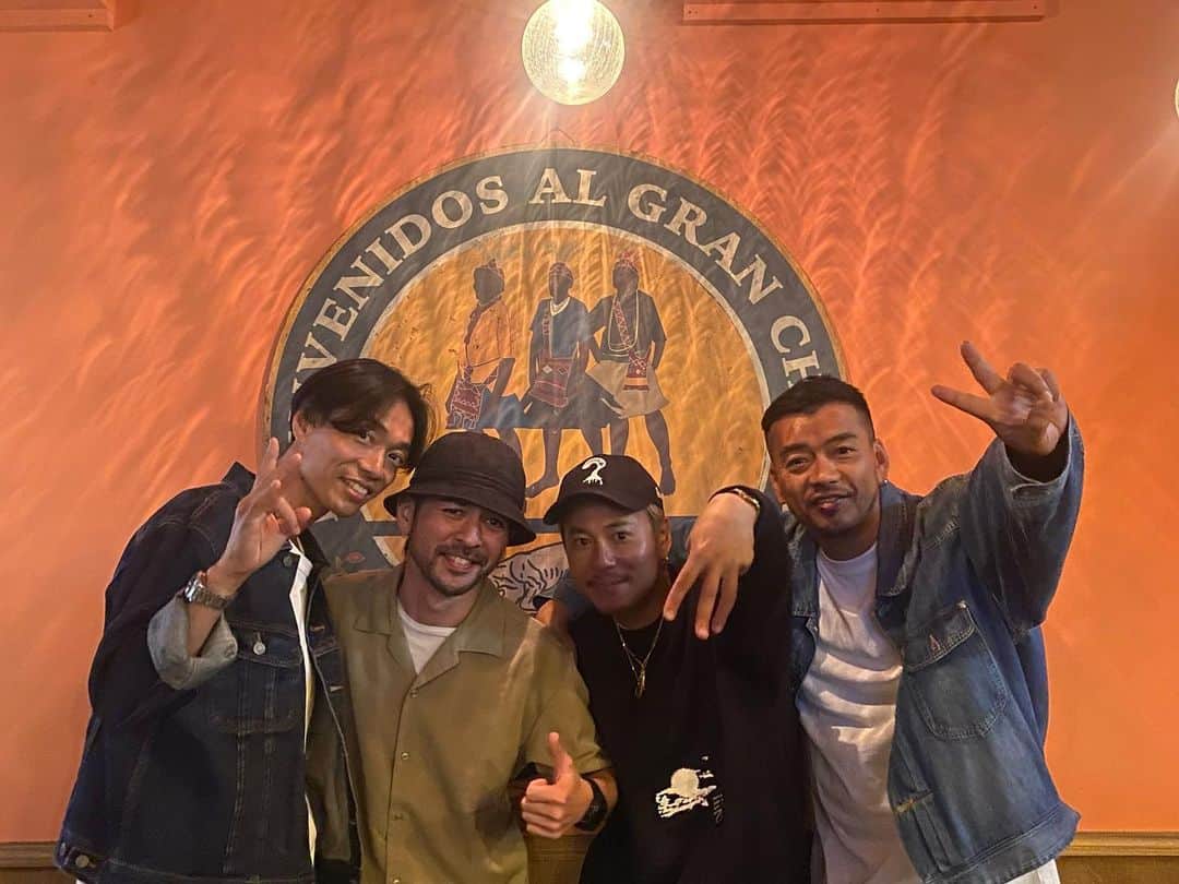 DJ HALのインスタグラム：「サングラス焼けに気がつく🕶️😵✔️ マスク😷して戻さないと....  @mulligan.boys.club   With   @p_cho_ldh  @alain_roddick  @kubo_c_ldh   #ちょーさんのGolf見たかったな #スゥー　 #nofilter」