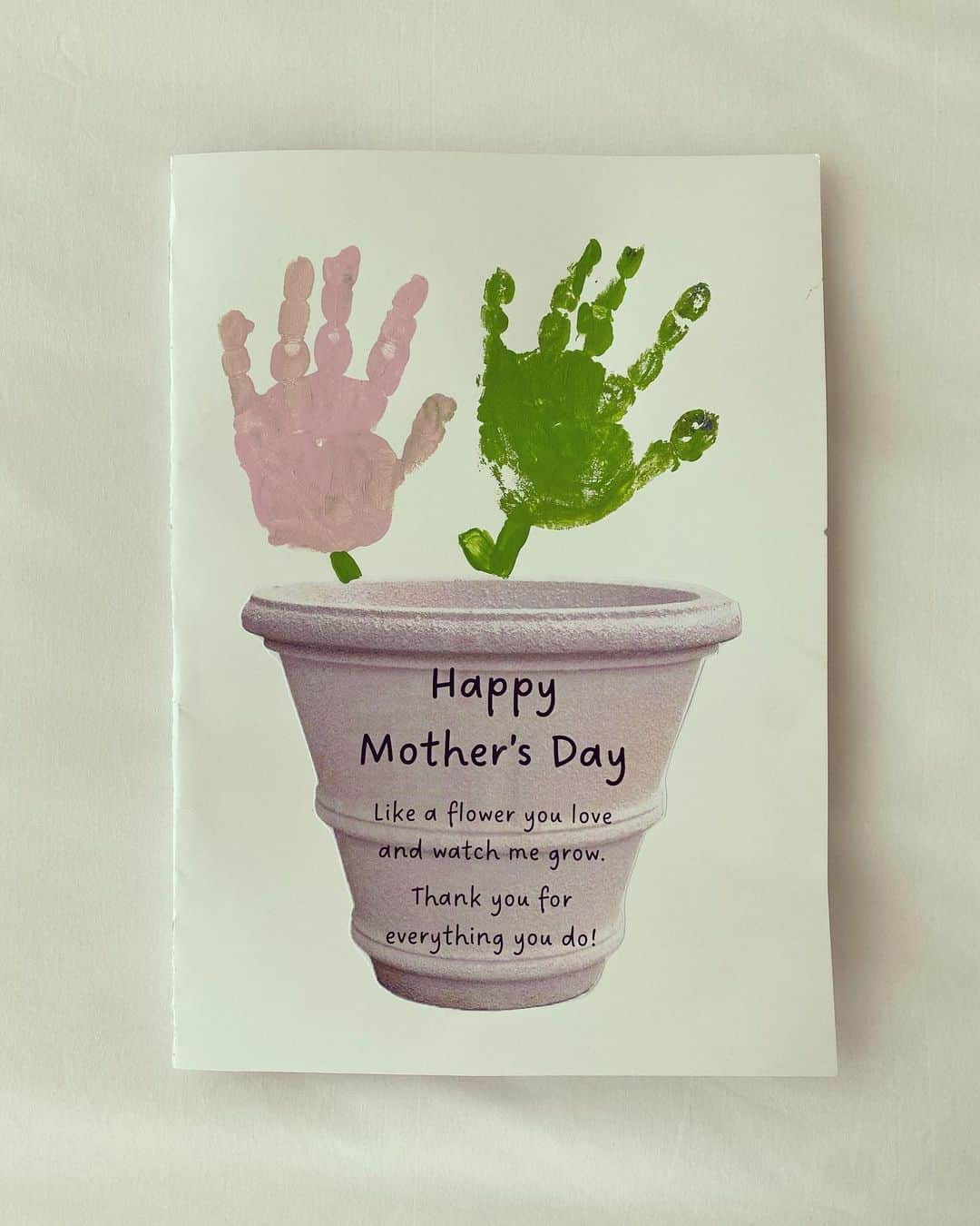 小泉里子のインスタグラム：「Happy Mother’s Day  Like a flower you love  and watch me grow.  Thank you for everything you do  😭😭😭😭😭😭💕  だいぶ前だけど、 息子がナーサリーで製作して 渡してくれた。 中には2人で写ってる写真が♡  いい言葉だな〜 泣ける 泣けちゃうよ  母にしてくれてありがとう♡  #happymothersday」