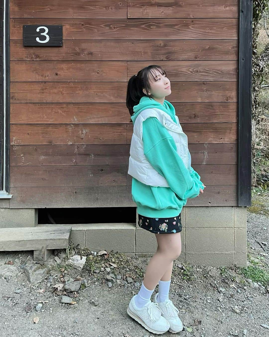 のインスタグラム：「.     いよいよ明日…♡ 　 　 　 #BEYOOOOONDS #雨ノ森川海 #helloproject #高瀬くるみ #明日は #日本武道館公演 #キャンプ #キャンプ女子 #Dマガ #企画 #楽しかった #ミントグリーン #トレーナー #お気に入り #ポニテ #くるみんインスタ映え計画」