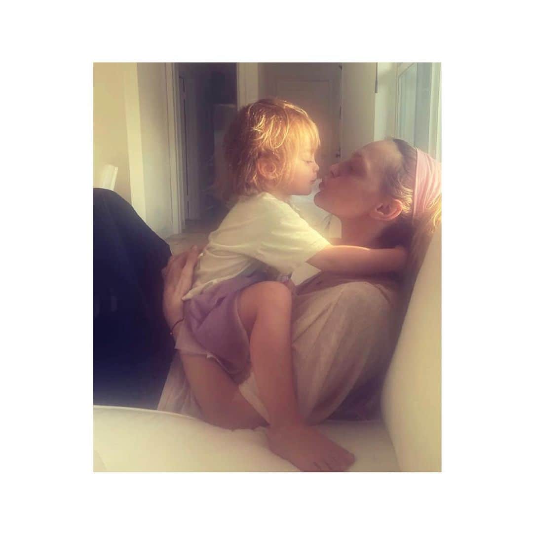 サーシャ・ピヴォヴァロヴァのインスタグラム：「#happymothersday」