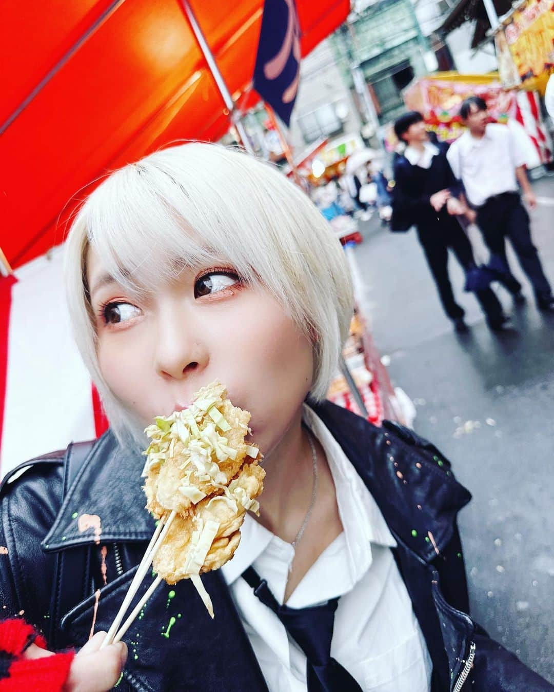 塚田綾佳さんのインスタグラム写真 - (塚田綾佳Instagram)「下谷のお祭り〜♡♡  #フライ って知ってる？  3個一気喰いっっ！！  ー #あやぽんコーデ #ぽん散歩 #ぽんさんぽ　#お散歩 #下谷神社大祭 #下谷グルメ #下谷神社  #彼女とデートなうに使っていいよ #SNS用レンタル彼女 #SNSレンタル彼女 #金髪ショート」5月14日 13時11分 - tsukada_ayaka