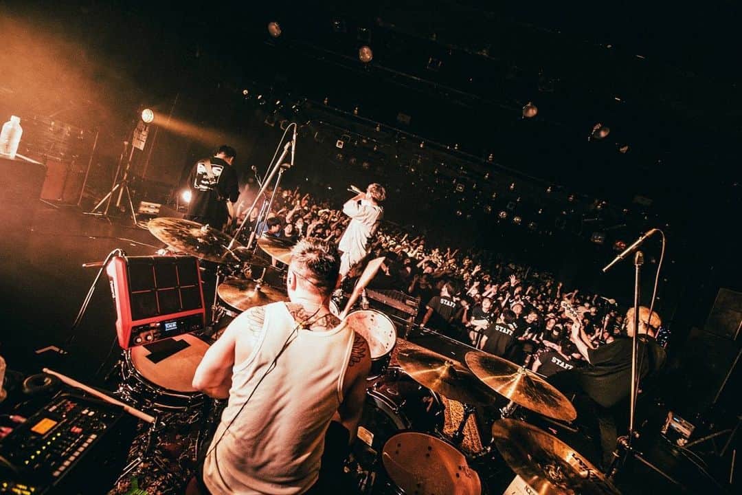 AG（エイジ）さんのインスタグラム写真 - (AG（エイジ）Instagram)「やっぱバンドってこれだよなー！って1日でした。 何故かバンドやり始めた頃の気持ちがふとフラッシュバックしたなー。良き日でした👏 The BONEZ良きツアーを！皆ありがとう！ 📷 by @nekoze_photo   #NOISEMAKER #TheBONEZ #骨から気合い」5月14日 13時12分 - noisemakerag