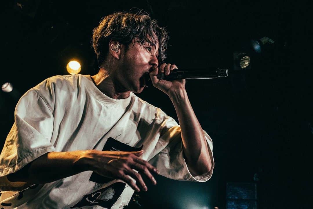 AG（エイジ）さんのインスタグラム写真 - (AG（エイジ）Instagram)「やっぱバンドってこれだよなー！って1日でした。 何故かバンドやり始めた頃の気持ちがふとフラッシュバックしたなー。良き日でした👏 The BONEZ良きツアーを！皆ありがとう！ 📷 by @nekoze_photo   #NOISEMAKER #TheBONEZ #骨から気合い」5月14日 13時12分 - noisemakerag