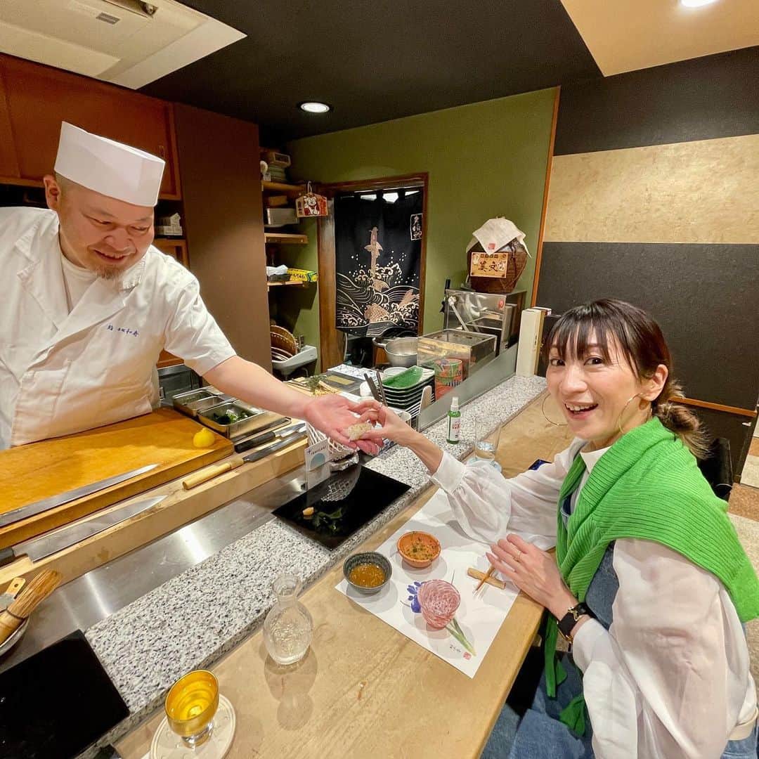 西尾夕紀さんのインスタグラム写真 - (西尾夕紀Instagram)「先日の事。  鮨赤坂 「和寿」さんへ お食事に行きました😊  前からずっと行きたかった カズさんのお店。  一つ一つのお品が オシャンティ過ぎて お料理もおまかせコース！！ とにかくしあわせな夜でした♡  私の大好きな日本酒も 選んでくださりさらにhappy！！  ゆきの美人…😂😂😂  自分のご褒美には 最高ですね♡ #鮨赤坂和寿 #赤坂 #ゆきの美人」5月14日 13時25分 - yuki_nishio_