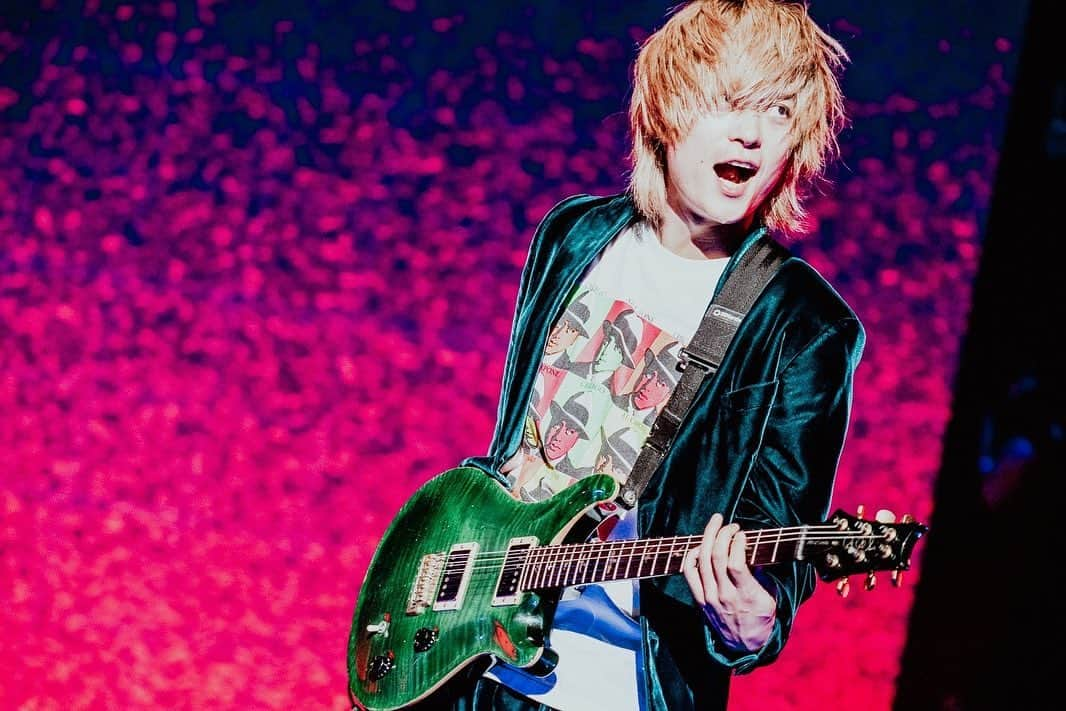 Toru さんのインスタグラム写真 - (Toru Instagram)「もう恋しいなぁ、、あっという間の日本ツアー、またデカくなって帰ってきますよ！！ みんなありがとう🖤 そしてまた会いましょう！！ Japan Tour Final 札幌ドーム🔥🔥 📷 @ruihashimoto そして素晴らしいサポートありがとうございました！！🎹 @gakushi0817 #oneokrock  #luxurydisease」5月14日 13時37分 - toru_10969