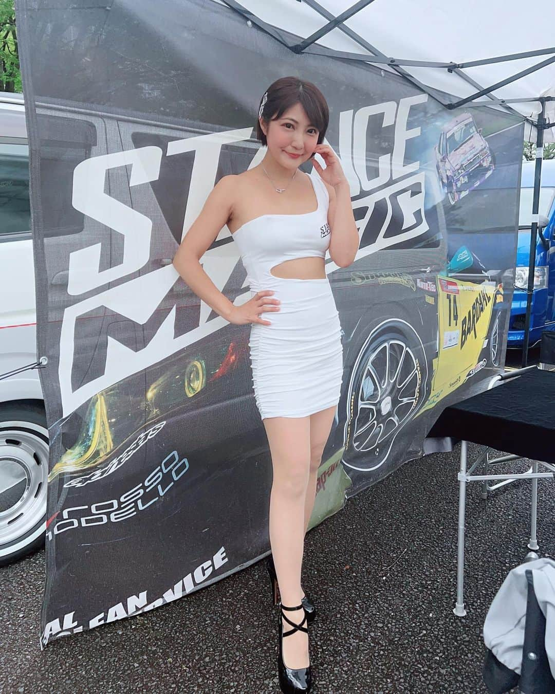 今村知可のインスタグラム：「35th Anniversary MOONEYES Street Car Nationals®  https://www.streetcarnationals.com/  #mooneyesstreetcarnationals #お台場 #レースクイーン #キャンギャル #stancemagic #wheel #japanesegirl #asianmodel #model #車好きと繋がりたい #insta #instagram #青海 #followforfollowback #フォロワー募集中」