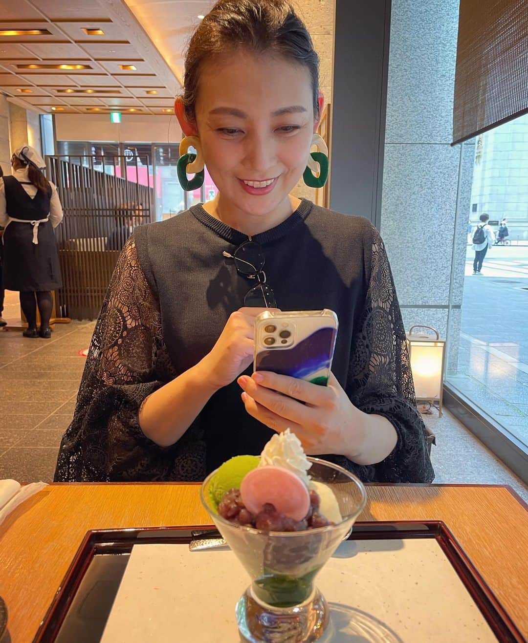 楊原京子さんのインスタグラム写真 - (楊原京子Instagram)「先日、美里さんにお逢いできて♡ @misatotanaka77  お誕生日のお祝いしてもらい.... 本当に嬉しくて✨✨✨ 私の顔から幸せがはみ出してる.... 美味しいお寿司をいただきながら、 ゆっくりお話しができてまた頑張れる!!  カウンターでお寿司なんて。オトナやん。 からの別腹デザート。 美里さん💜ありがとうございます✨ ・ ・ #ご褒美時間　#お寿司ランチ　#抹茶パフェ」5月14日 13時43分 - kyoko.yanagihara