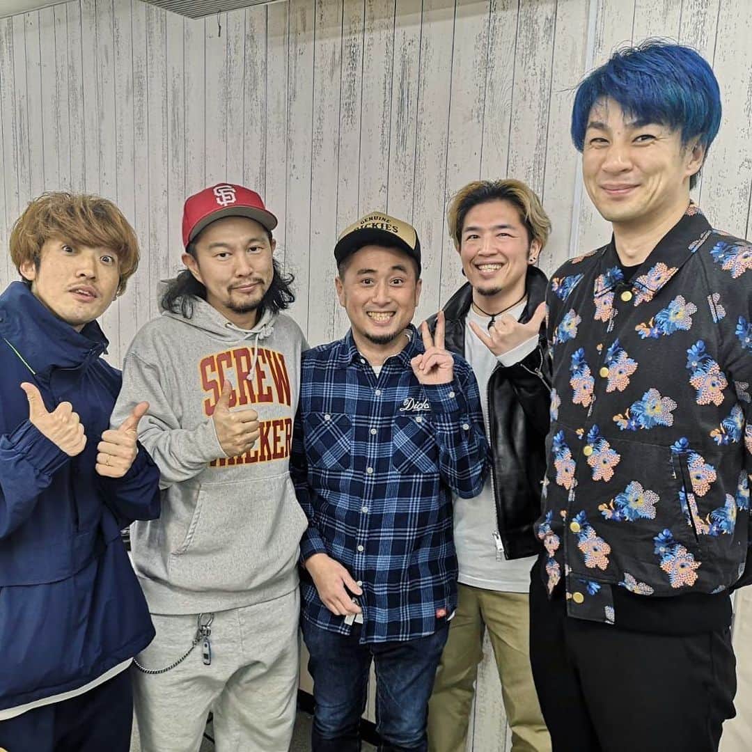 Kuboty のインスタグラム：「川越に集った謎メンツ、やすおくんがデカいのに遠近法さらにデカい🗽  #fmルピナス #shachi #stunner #四星球  #フレンズ #screwwalker」