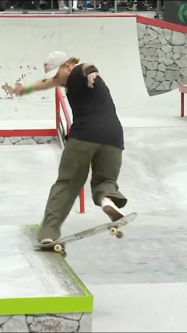 ジェイミー・フォイのインスタグラム：「@jamie_foy dropped his hat so he could put on his medal 🥉 Jamie locked in bronze in street at @xgamesjapan 2023!  #XGames #XGamesJapan」