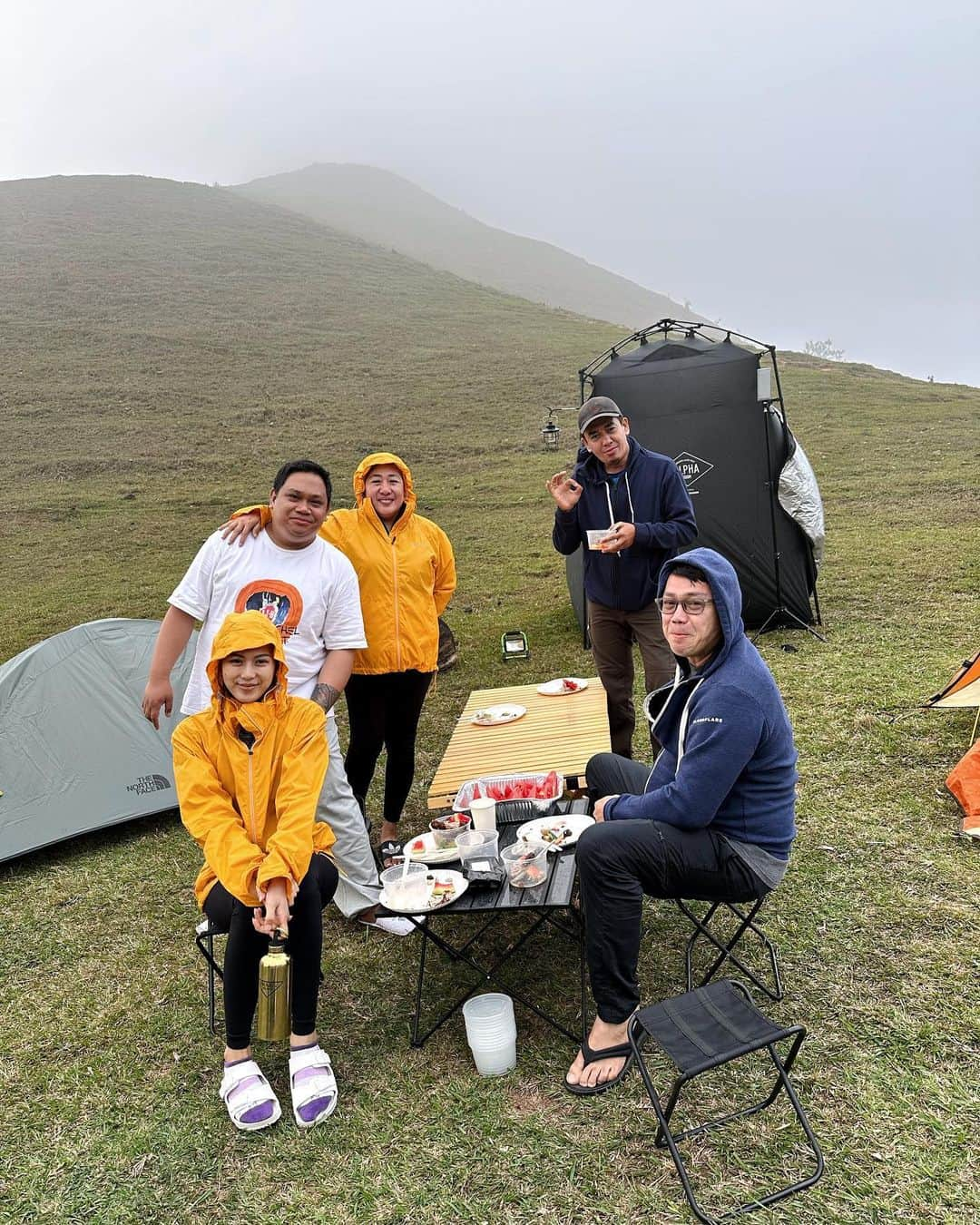 Alex Gonzagaさんのインスタグラム写真 - (Alex GonzagaInstagram)「New VLOG! 2 day hike and camping in mt Ulap!! #Linkinmybio」5月14日 13時51分 - cathygonzaga