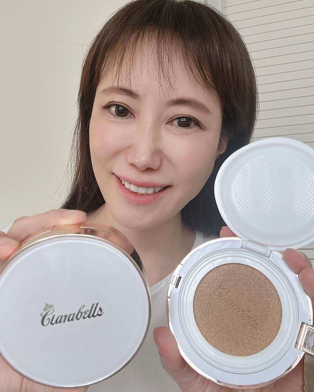イトウジュン（タイ料理研究家）さんのインスタグラム写真 - (イトウジュン（タイ料理研究家）Instagram)「明日から国際展示場で開催のビューティワールドジャパン✨ 最強のクッションファンデ、クララベルズも特別価格で買えます❣️定価8800円→3300円‼️‼️ 一度使うと手放せなくなる❣️絶対お勧めです  ★スピキュール(皮膚の下の基底層にマイクロサイズの針のように刺さってコラーゲンの生成を最大限に✨) ★羊水幹細胞(幹細胞の中では1番若い❣️) ★軽くすーっとのびてツヤ肌キープ長時間 ★とにかく自然な薄づき 即効つやつや ★敏感肌でも使える安全性  @clarabells_cosmetics  #クララベルス で検索してね❣️  東8ホールでお待ちしてます  #ビューティワールドジャパン2023 #ビューティワールド  #ビューティワールド東京 #展示会特別価格 #膣ケア #スピキュールファンデーション  #スピキュールファンデ  #羊水幹細胞 #期間限定価格 #一度使うと手放せなくなる #ツヤ肌 #美肌 #国際展示場 #ビッグサイト #ファンデ難民 #v3  #フェムテック #フェミニンケア #フェムケア  #美容情報」5月14日 14時52分 - junito.13