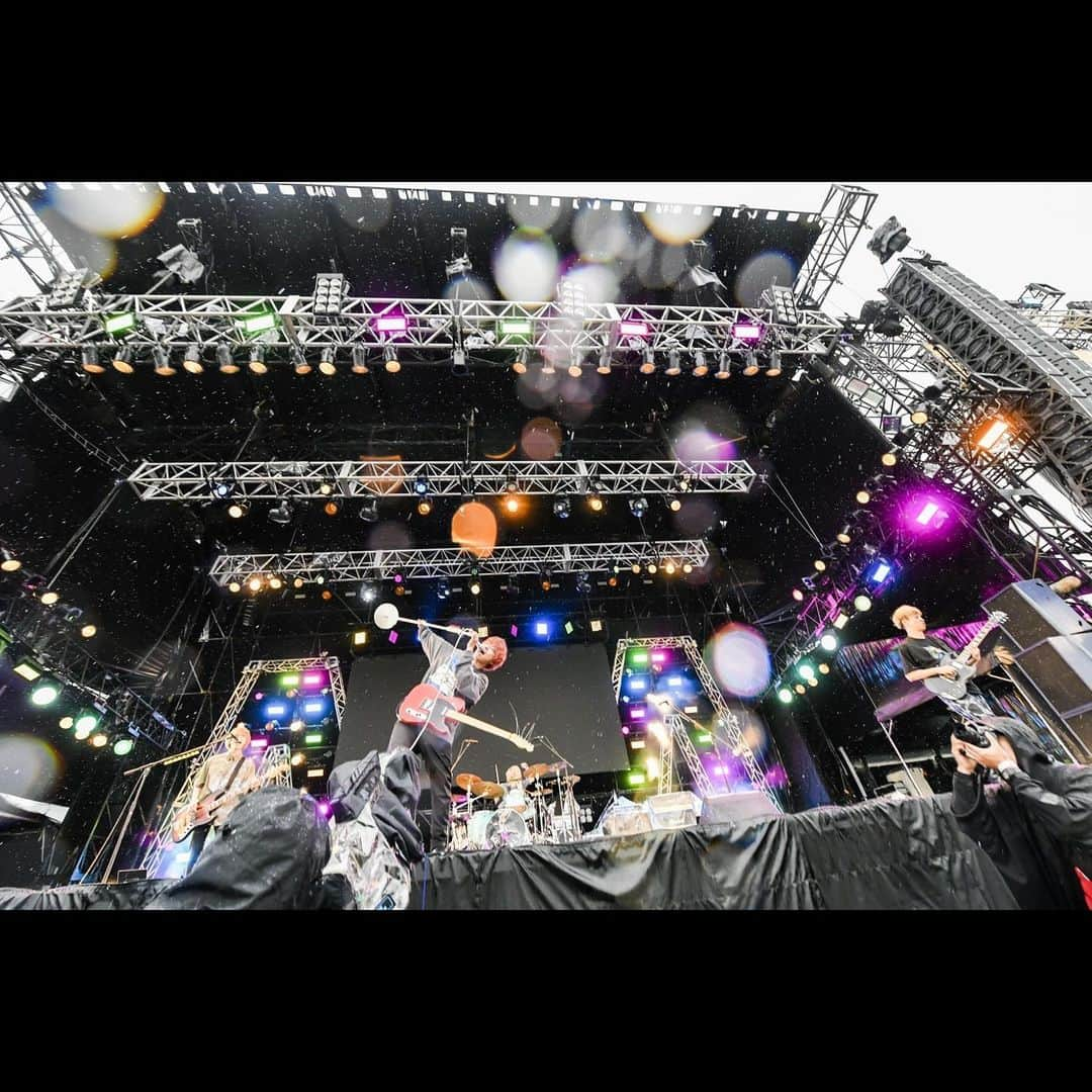 寺中友将さんのインスタグラム写真 - (寺中友将Instagram)「5/13 METROCK 大阪  35歳初ライブ 雨が気持ちよかった  ラーメン屋でバイトしてました  Photo by @azusatakada_photographer」5月14日 15時07分 - teranakatomomasa