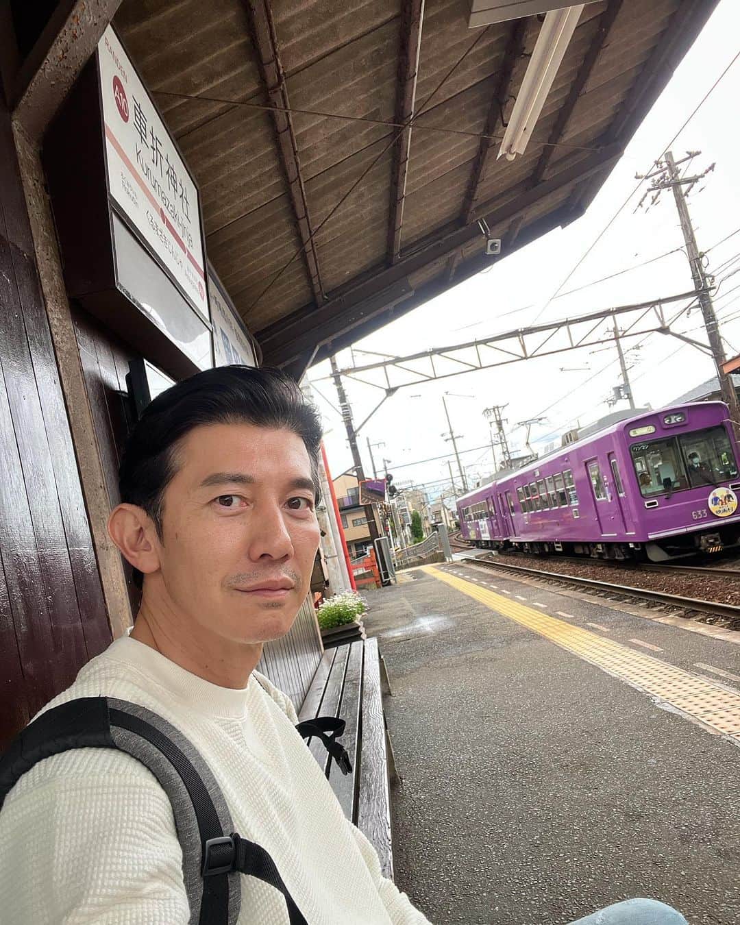 盛岡豊のインスタグラム：「いつからか…、真っ先にここに来ないと落ち着かない。 また来れたことに感謝です。  でもって、明日天気になぁ〜れ🙏  #京都 #車折神社」