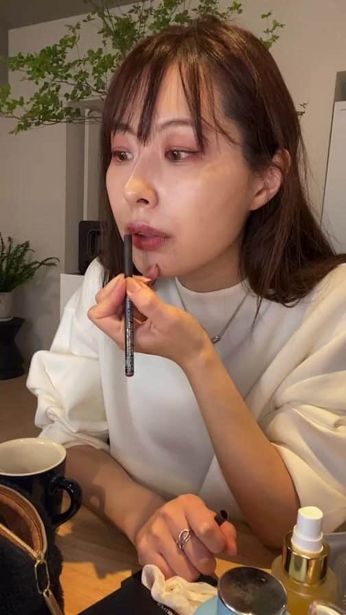 保科真紀のインスタグラム：「日曜日のインスタライブ💄 今日はキッチン＆リビングから🌿  いつも通りヘアメイク いきなりキッチンからオススメわかめふりかけ  また日曜日にライブします🙇‍♀️♡」