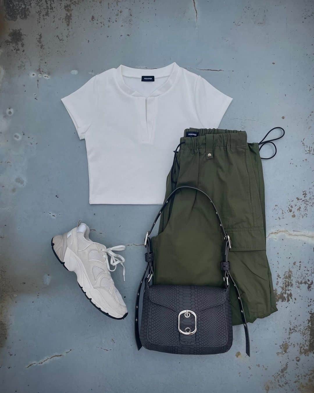 FIG&VIPERのインスタグラム：「【 Now on sale! 】  ・Deep slit rib short top ¥3,960 ・Drawstring cargo pants light ¥7,590 (tax included)  _______________________________________________  #figandviper」