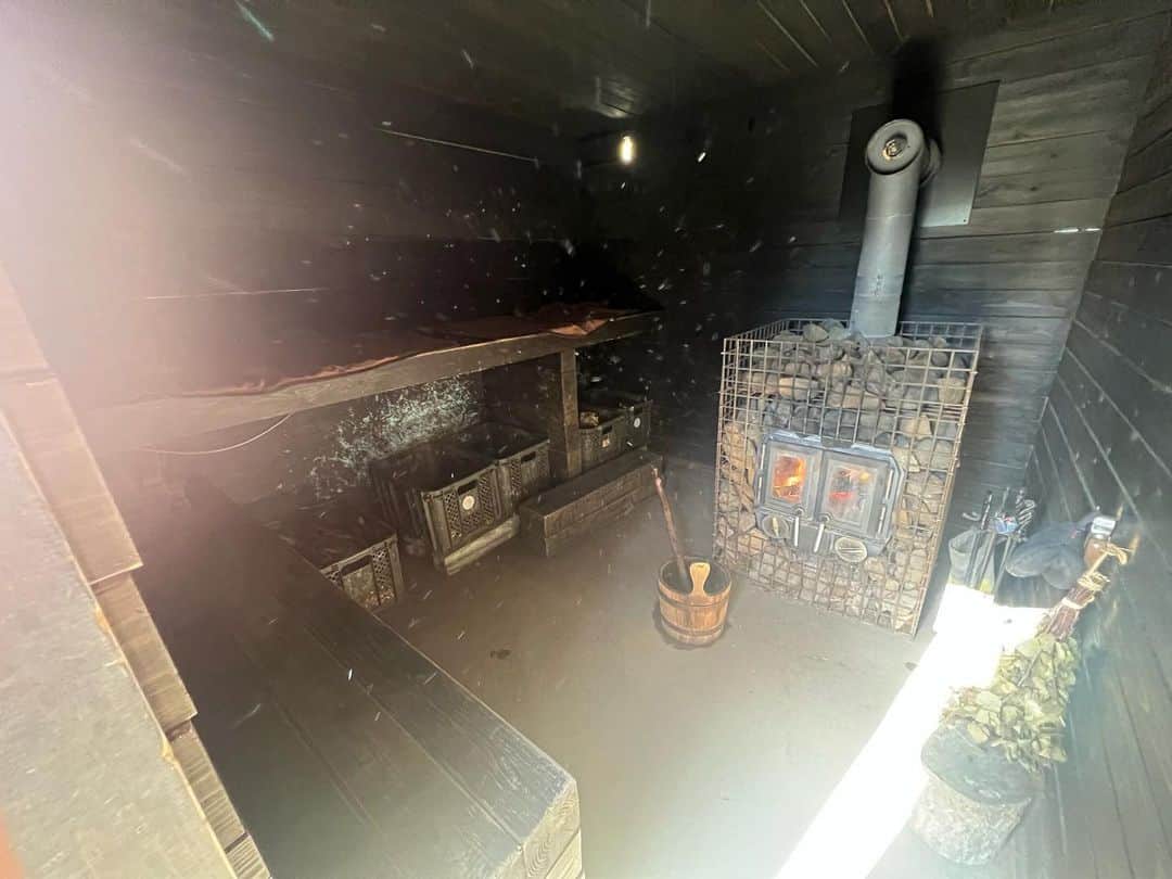 DJ LICCAさんのインスタグラム写真 - (DJ LICCAInstagram)「sauna♨️× traditional folk house  old Japanese-style house  #サウナ #山サウナ #フィンランドサウナ #古民家 #滝 #Oldfolkhouse #japanesefolkhouse #sauna #coldbath #invigorate #revitalize #refresh #waterfall #nature #sushi #washoku #Japanesefood #お寿司 #和食 #ととのう」5月14日 15時34分 - djlicca