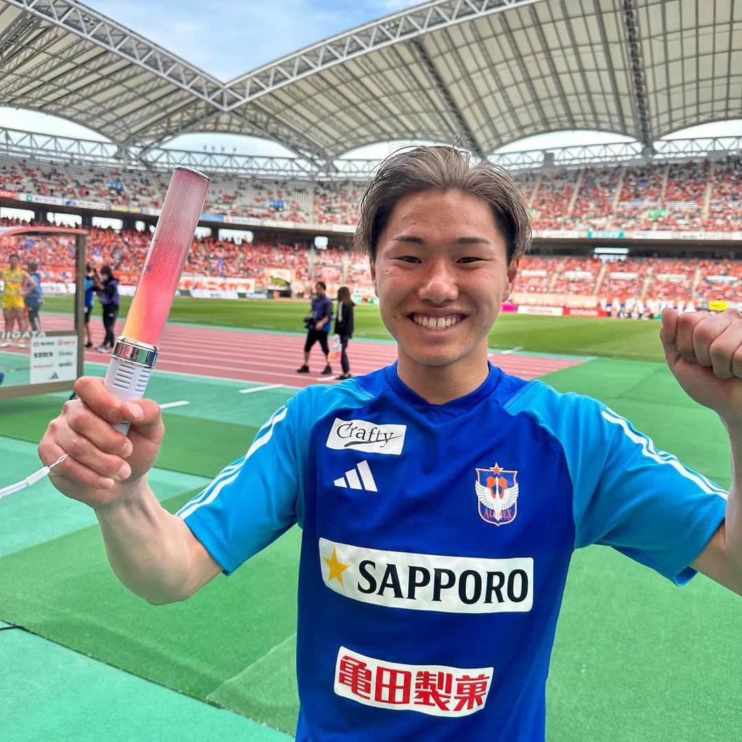 アルビレックス新潟のインスタグラム：「勝利に導く #J1 初ゴール🚪🚪🚪🧡 #三戸舜介 選手がやりましたーー‼️ 2-1🎊 おめでとうございます🍾 #albirex  #アルビレックス新潟 #新潟vs横浜FM」