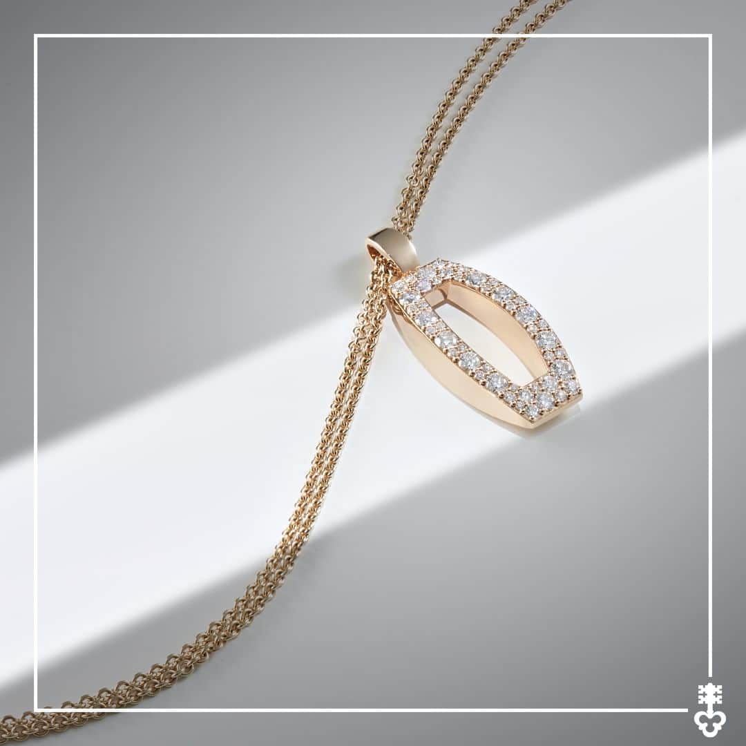 コルムのインスタグラム：「Diamonds are forever. This Mother's Day, let the important woman in your life shine.  Corum continues the tradition with a brand new collection of jewelry defined by and in homage to the iconic Golden Bridge. This collection offers a feminine and delicate expression of a watch design milestone, made to be worn to accompany the watch (or not!), where Corum proves its mettle when it comes to accessorizing.  #Corum #CorumJewelry」