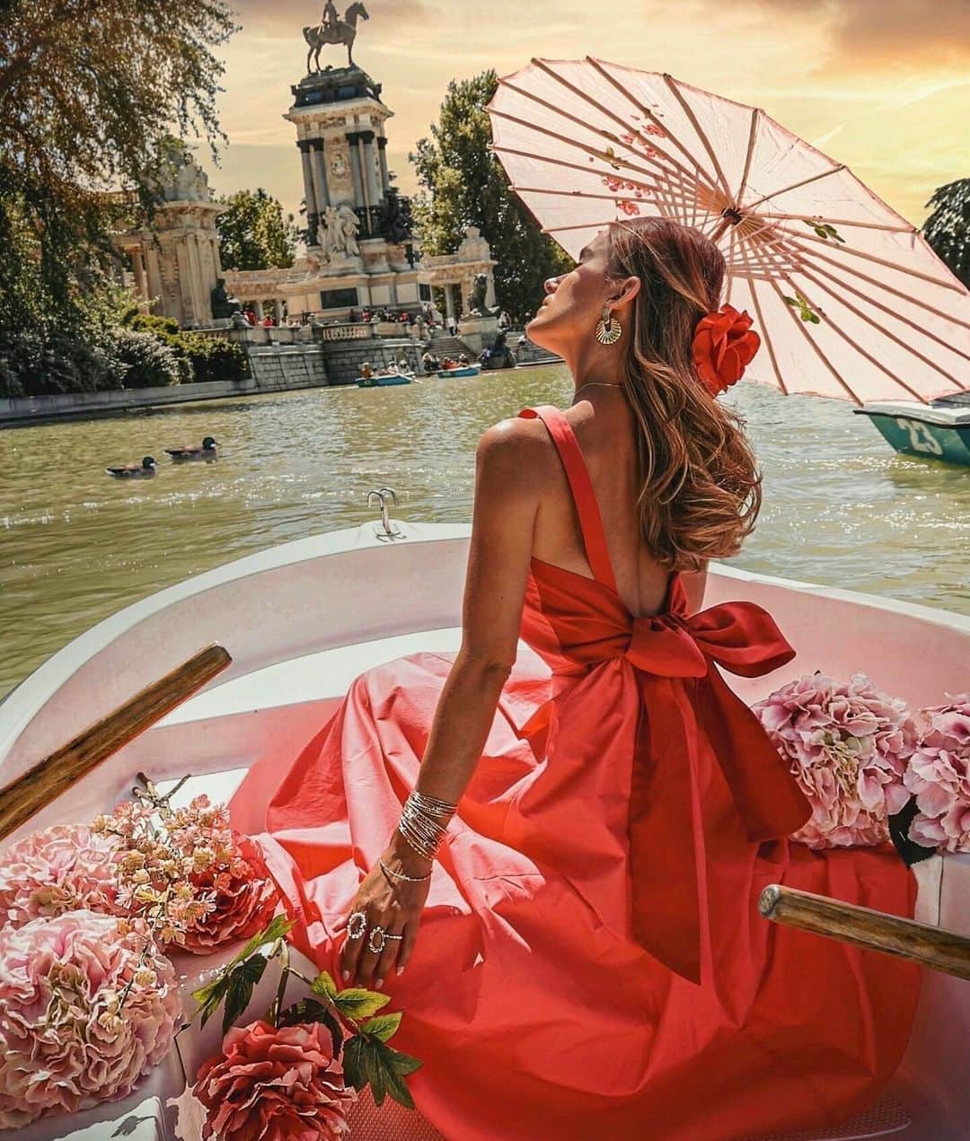タラジャーモンのインスタグラム：「Just like the @thefrenchmadrilene, let’s welcome a wave of femininity, freshness and pink this season!  #tarajarmon #fashion #PE23 #newin」