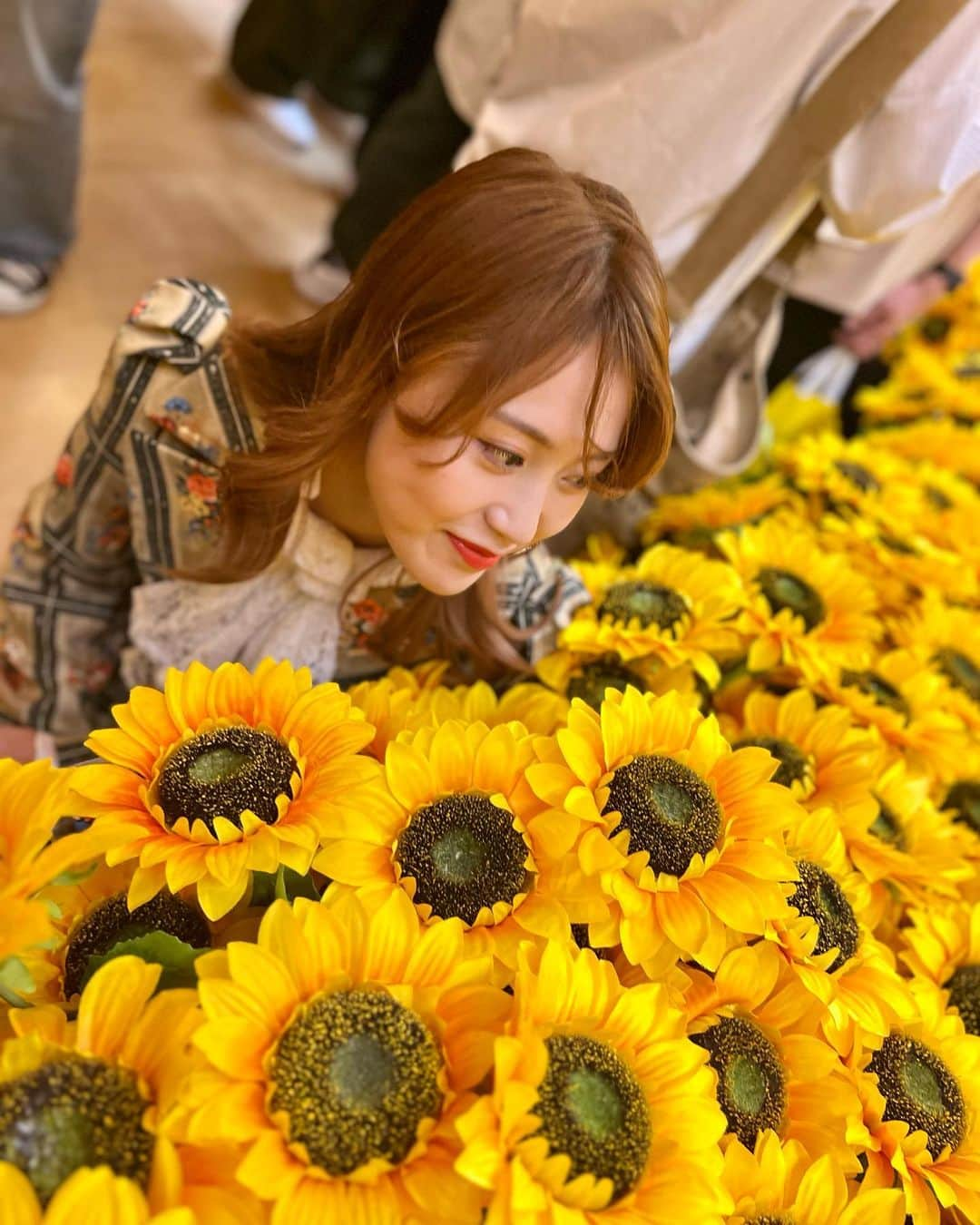 一羽萌瑠さんのインスタグラム写真 - (一羽萌瑠Instagram)「🌻🌻🌻🌻🌻🌻🌻🌻🌻🌻🌻🌻  まず初めに。  前髪がっ‼︎‼︎😱  #ゴッホアライブ   日曜日は人が多すぎました....😞  むむむ...........  服はゴッホ映えしそうな...ロイスとエルシー👗  #ゴッホアライブ  #ゴッホ   #宝塚歌劇団 #女子大生 #女子大生コーデ#japan #大学生 #大阪芸術大学 #女子大生の日常#宝塚og  #love #instagood #fashion #photooftheday #アパレル #アパレル店員 #ロイスクレヨン #loiscrayon #アンドエルシー #芸大生 #兵庫県立美術館 #美術館 #高身長コーデ #高身長女子 #ヘアカラー #コスメ #ジャケットコーデ #パンツコーデ #ブラウスコーデ」5月14日 16時02分 - meru1hane