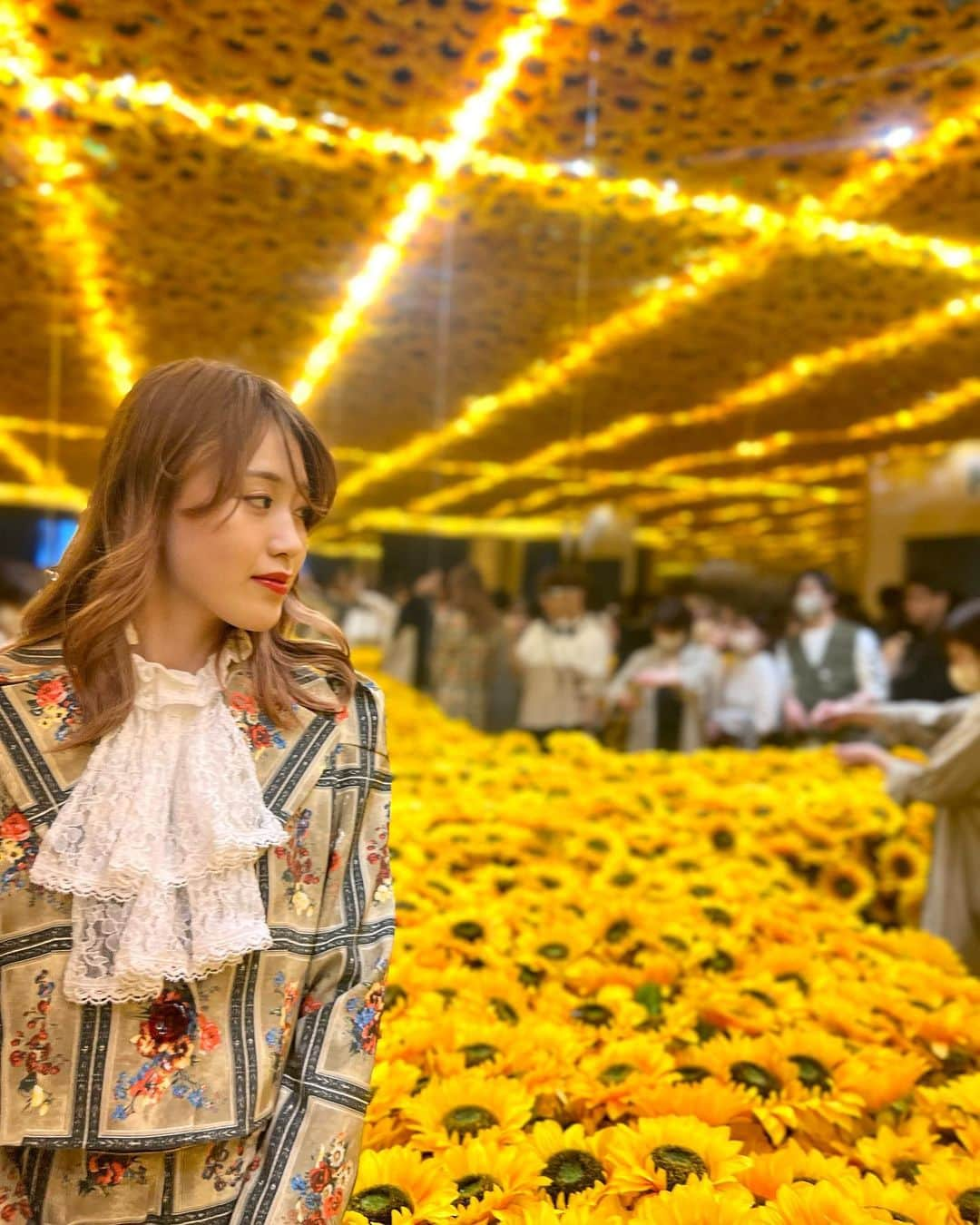 一羽萌瑠さんのインスタグラム写真 - (一羽萌瑠Instagram)「🌻🌻🌻🌻🌻🌻🌻🌻🌻🌻🌻🌻  まず初めに。  前髪がっ‼︎‼︎😱  #ゴッホアライブ   日曜日は人が多すぎました....😞  むむむ...........  服はゴッホ映えしそうな...ロイスとエルシー👗  #ゴッホアライブ  #ゴッホ   #宝塚歌劇団 #女子大生 #女子大生コーデ#japan #大学生 #大阪芸術大学 #女子大生の日常#宝塚og  #love #instagood #fashion #photooftheday #アパレル #アパレル店員 #ロイスクレヨン #loiscrayon #アンドエルシー #芸大生 #兵庫県立美術館 #美術館 #高身長コーデ #高身長女子 #ヘアカラー #コスメ #ジャケットコーデ #パンツコーデ #ブラウスコーデ」5月14日 16時02分 - meru1hane