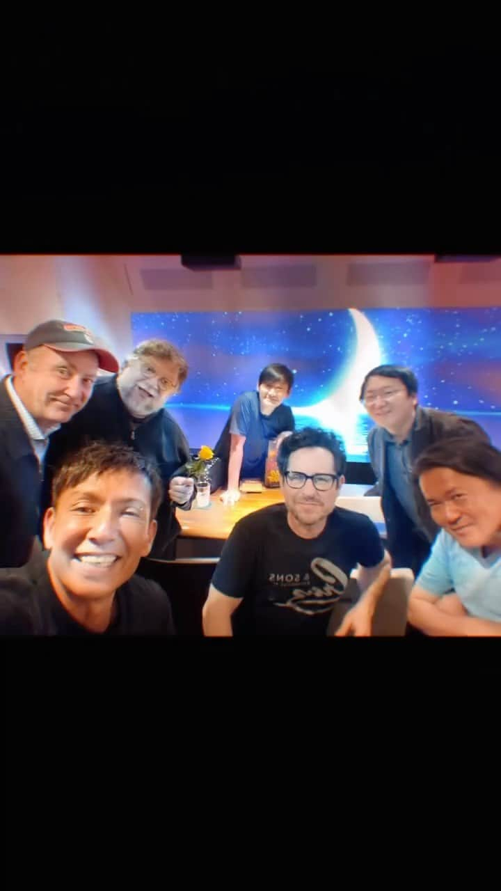 セロのインスタグラム：「What a night… catching up with @jjabramsofficial and hanging with @gdtreal @masioka @tokyofixer @blackcorporation_jp and @halfmoonhide_tokyomagic  in a Tokyo!!! LOTS OF MAGIC!!! This memory will be with me forever! 🙌🙌🙌 @blackcorporation_jp you disappeared like magic! 😂」