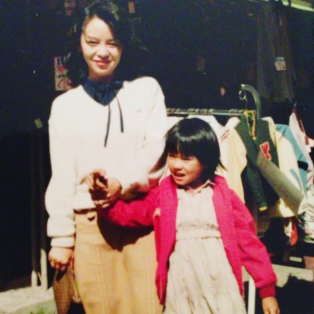 azumiのインスタグラム：「今日母の日忘れてたけど ちゃんと前もってお花を手配していたようです笑 良かった笑  #母の日 #mothersday」