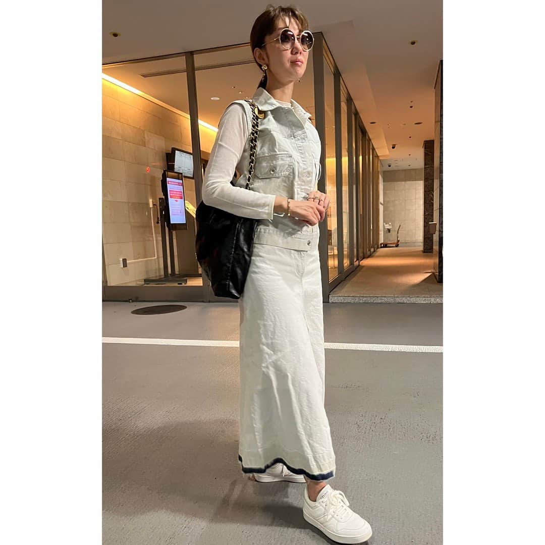 武村八重子のインスタグラム：「びんぼっちゃまくんスタイル 油断したら後ろない…💦笑 . #おぼっちゃまくんの登場人物 #後ろないスタイル #fashion @sacaiofficial」