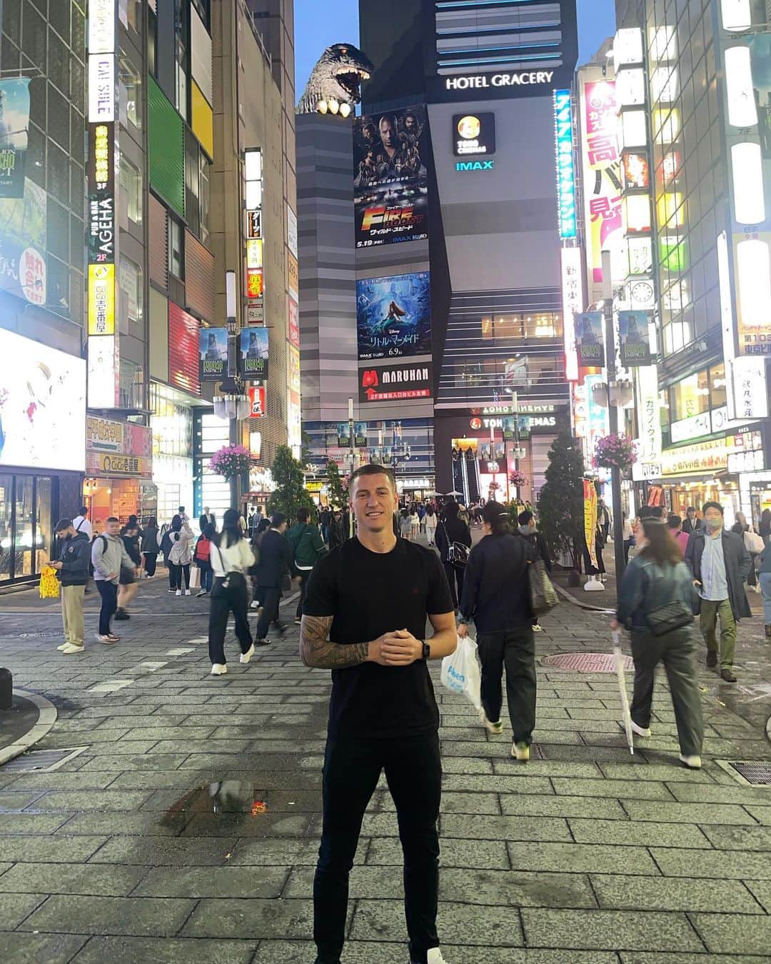 ミッチェル・デュークのインスタグラム：「📍SHINJUKU📍」