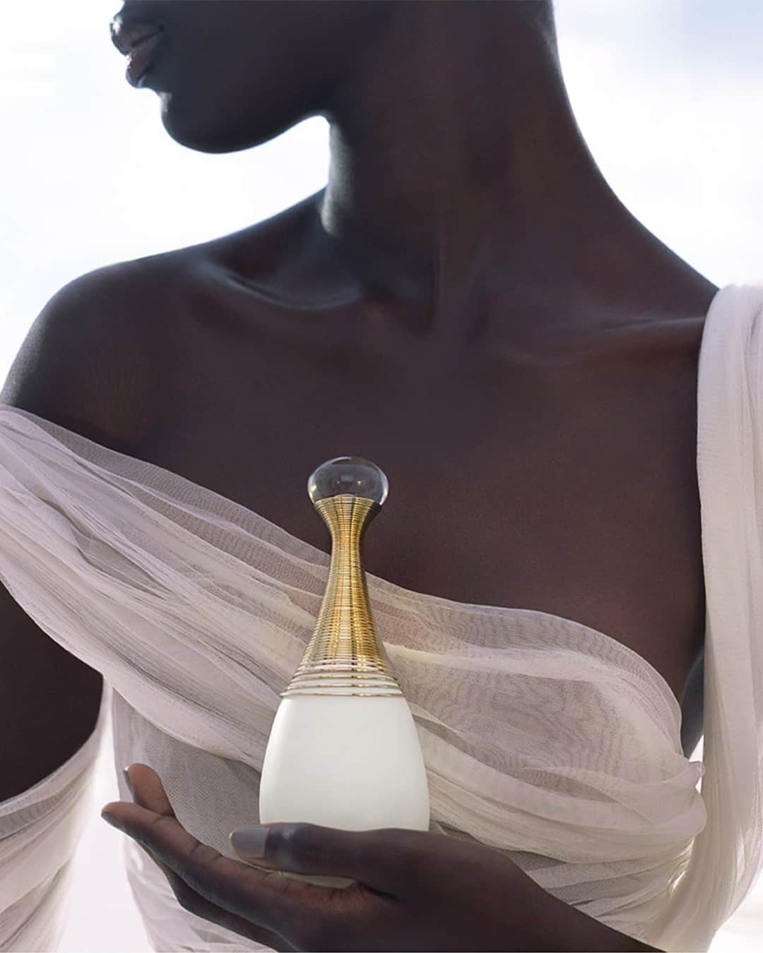セフォラさんのインスタグラム写真 - (セフォラInstagram)「J’adore parfum d’eau, le nouveau parfum Dior. Un nouveau parfum exclusif et innovant, véritable concentré d’eau et de fleurs au sillage à la fois intense, généreux et naturel. ⁣ ⁣ #SephoraFrance #diorjadore #cestcaquejadore」5月14日 16時30分 - sephorafrance