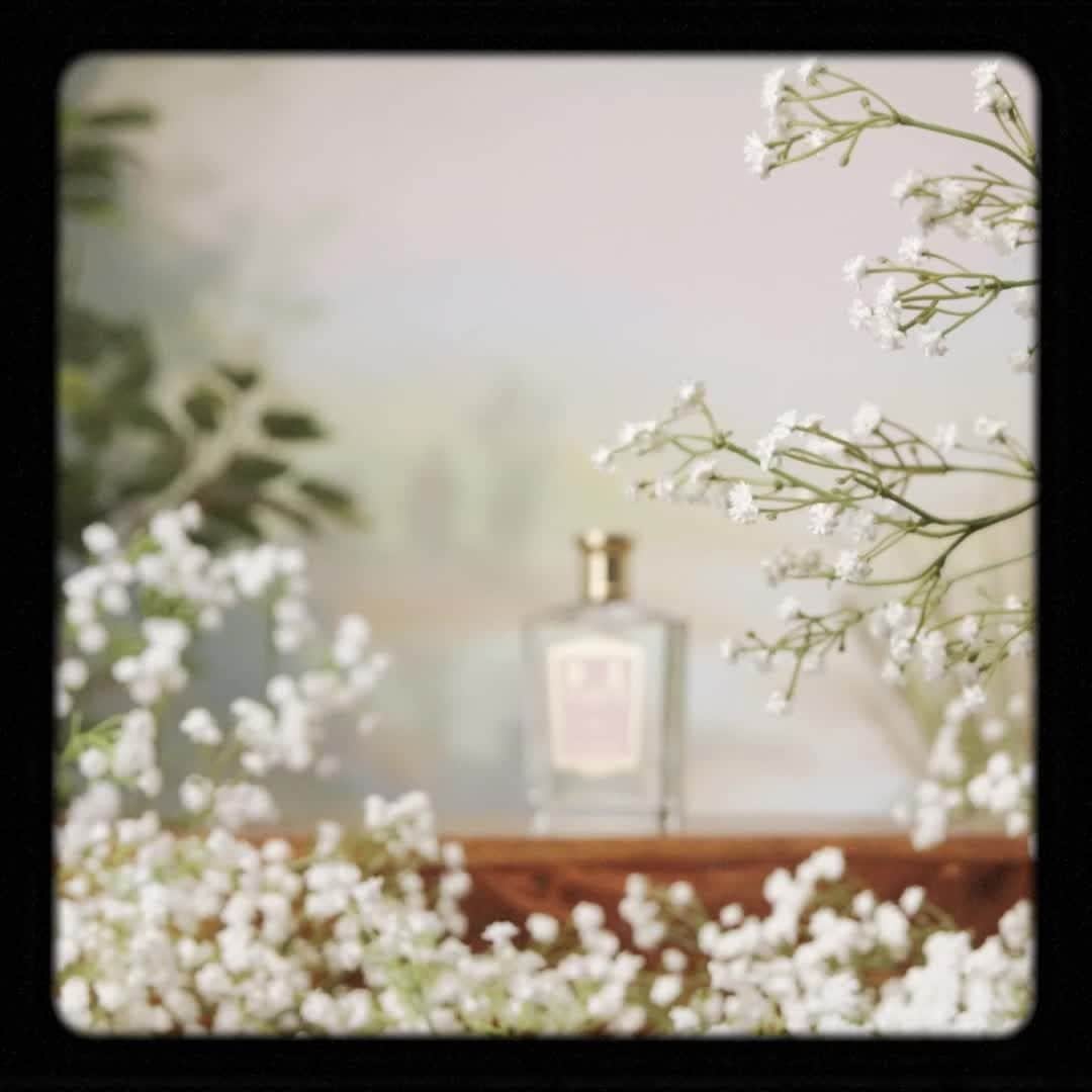 フローリスのインスタグラム：「The Lily Collection. A balanced floral fragrance both uplifting and warm, leaving a soft yet lingering trail.  Pre-order now. Available online and instore this Thursday 18th May.  #FlorisLondon #JermynStreet #Lily #Floral #Perfume」